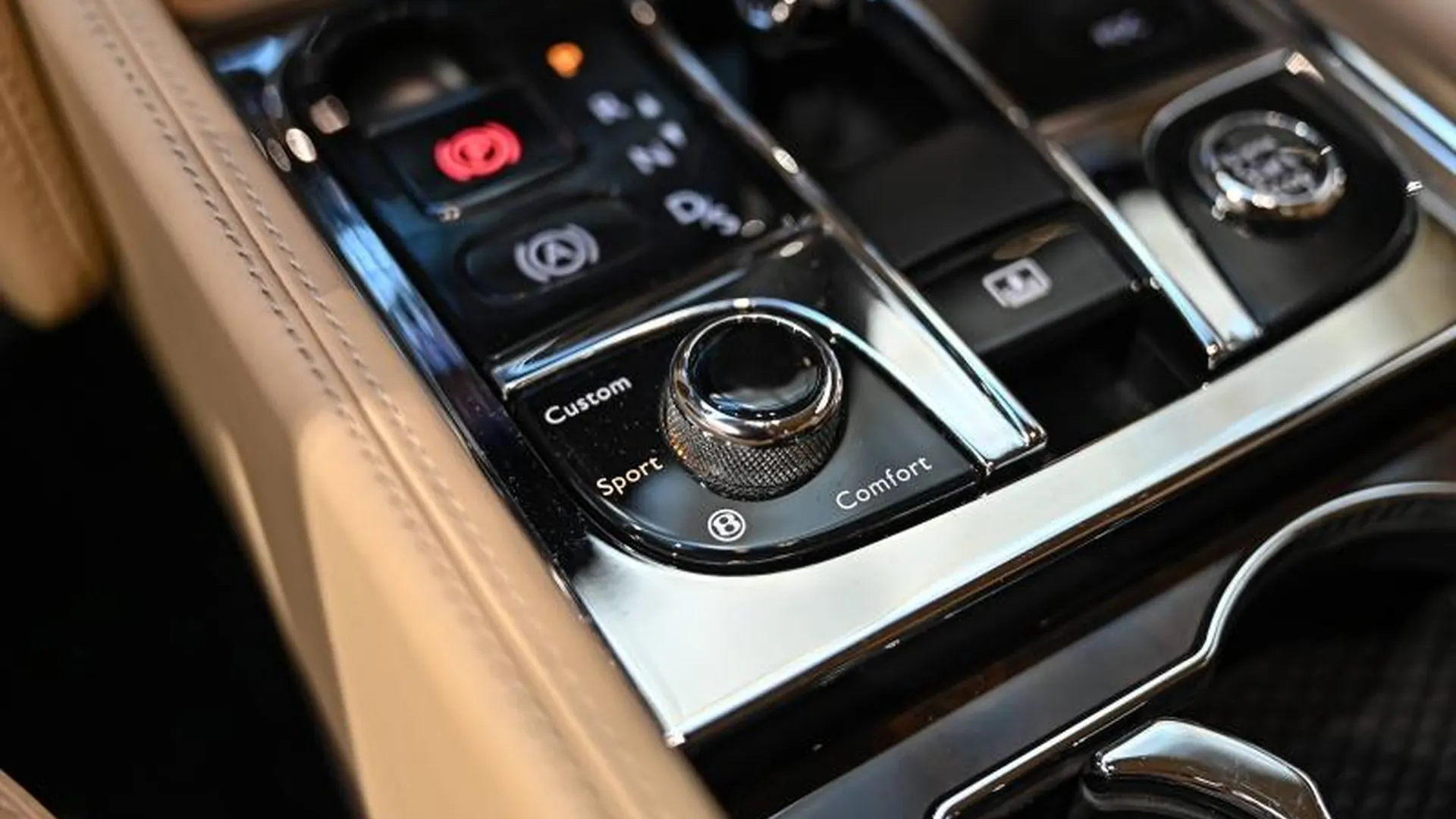 Bentley Mulsanne — photo 34