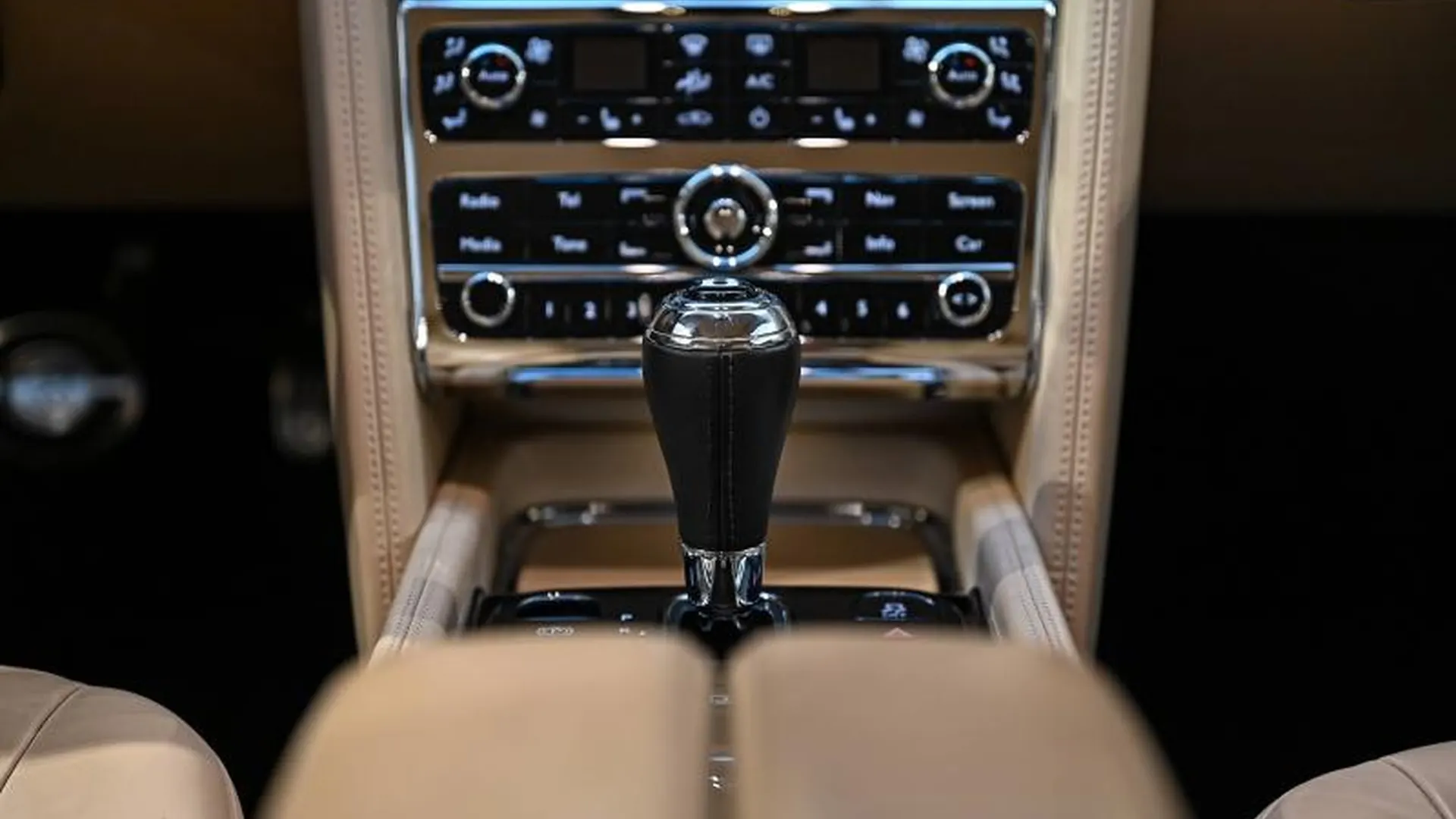 Bentley Mulsanne — photo 24
