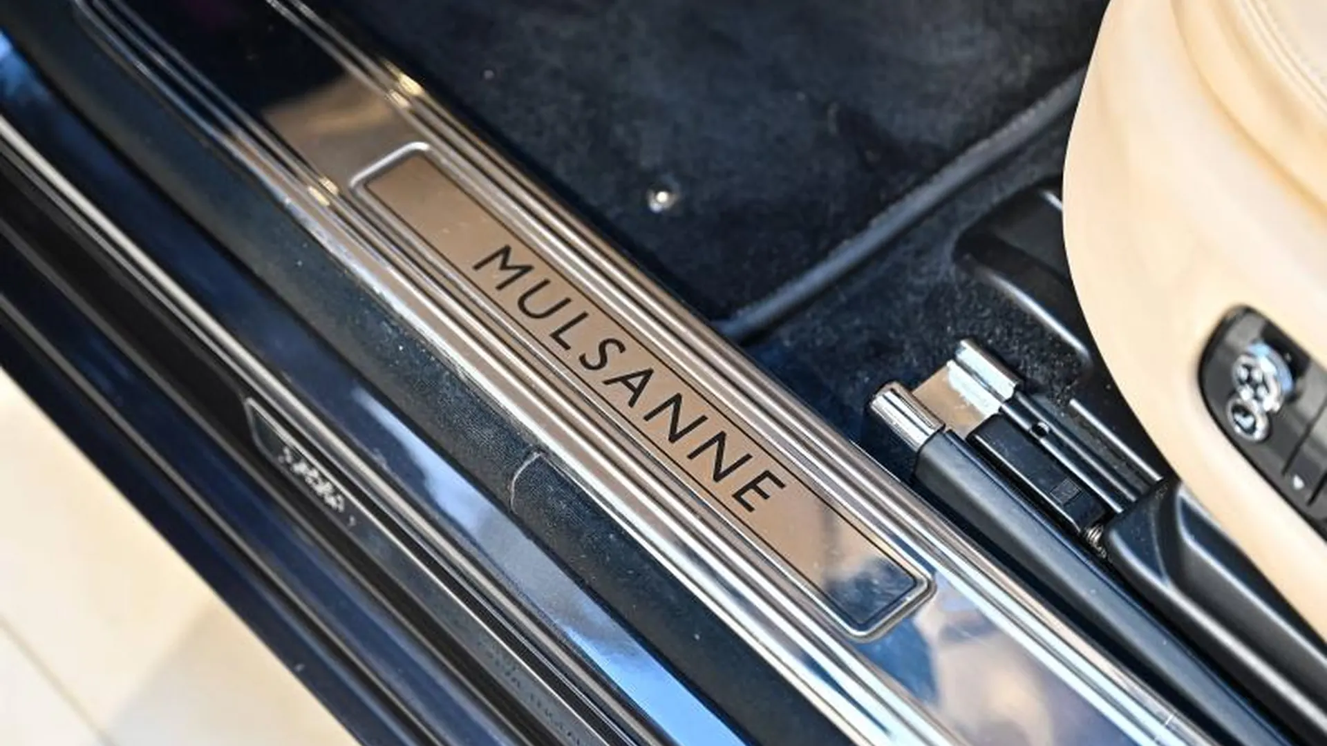 Bentley Mulsanne — photo 28