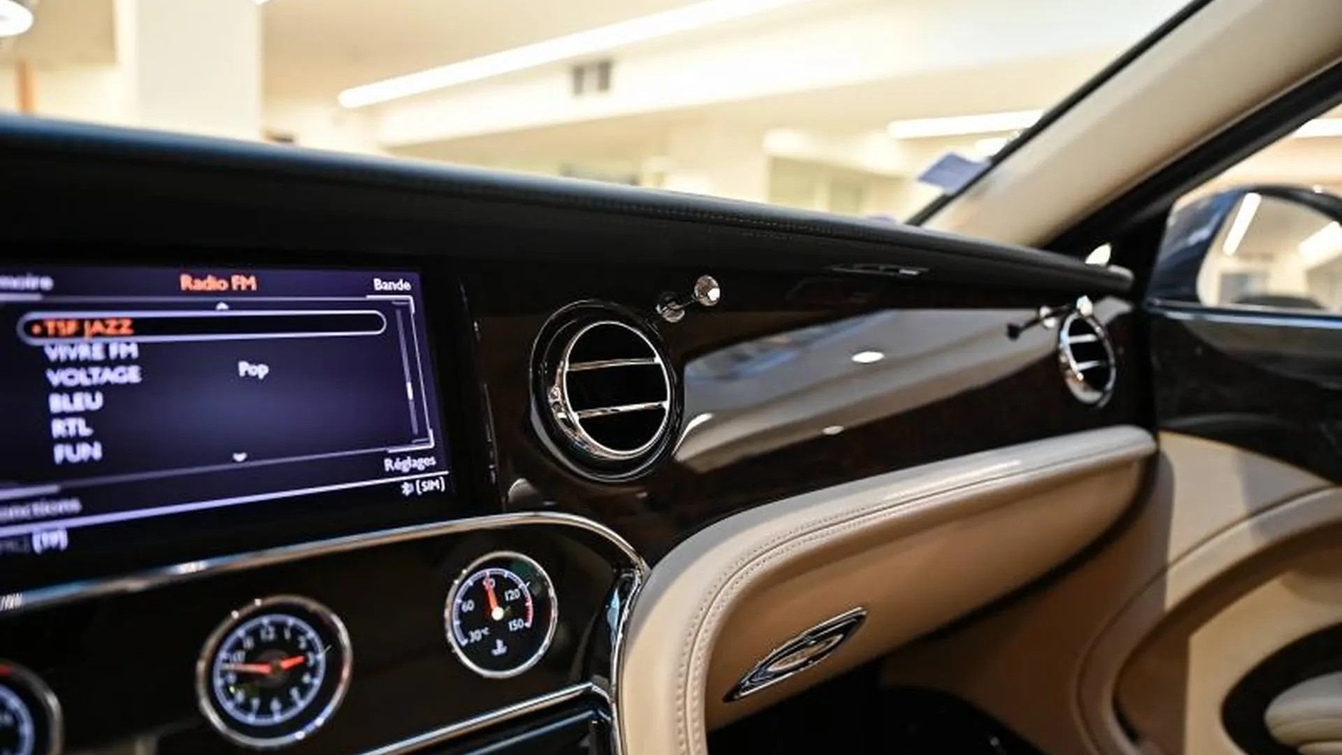 Bentley Mulsanne — photo 36