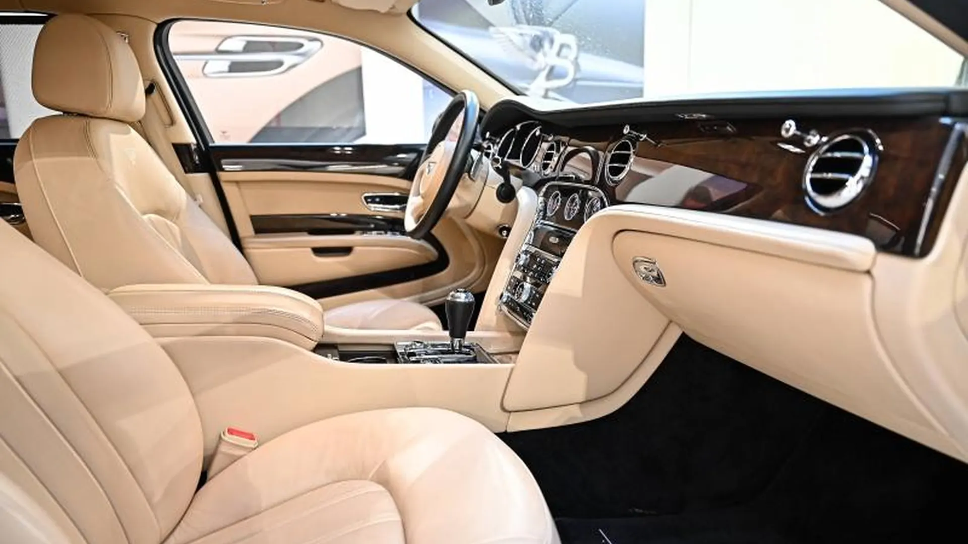 Bentley Mulsanne — photo 11