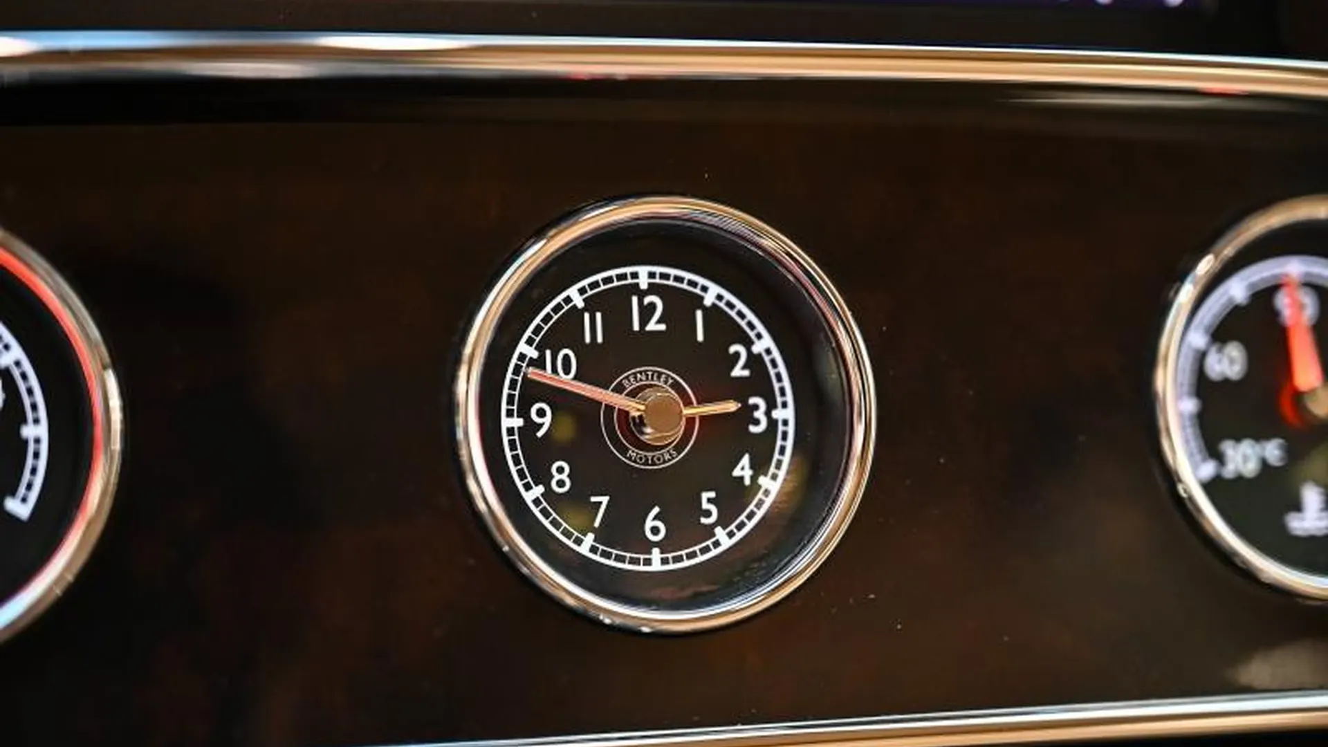 Bentley Mulsanne — photo 37