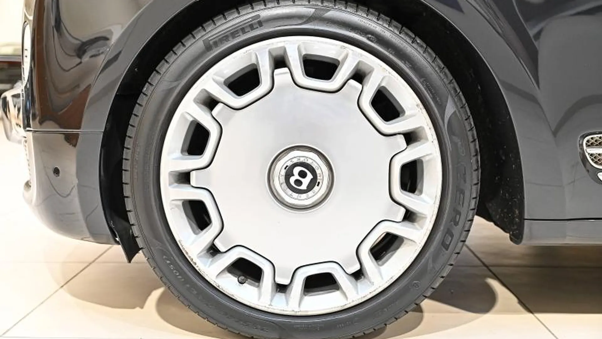 Bentley Mulsanne — photo 13