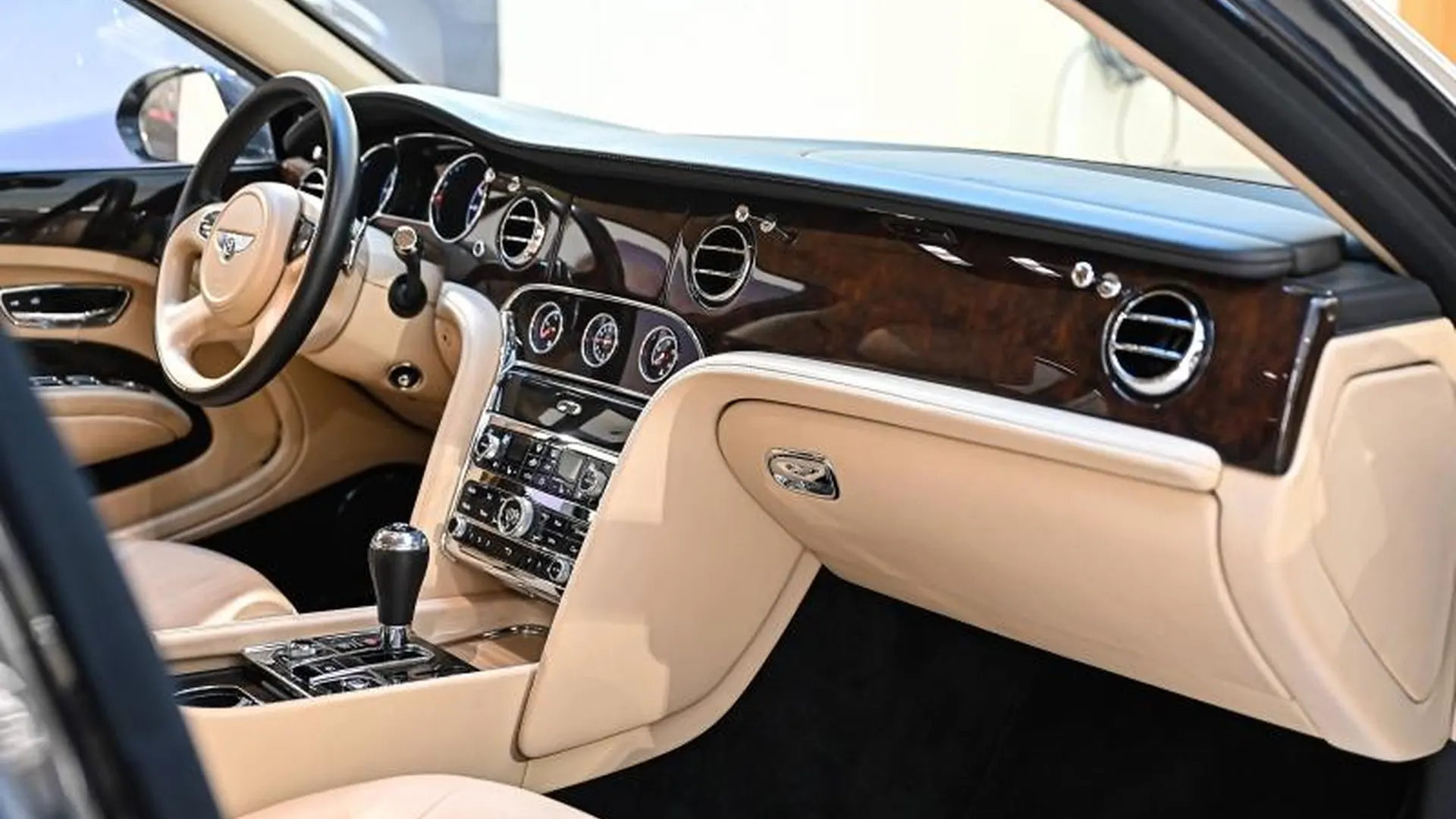 Bentley Mulsanne — photo 10
