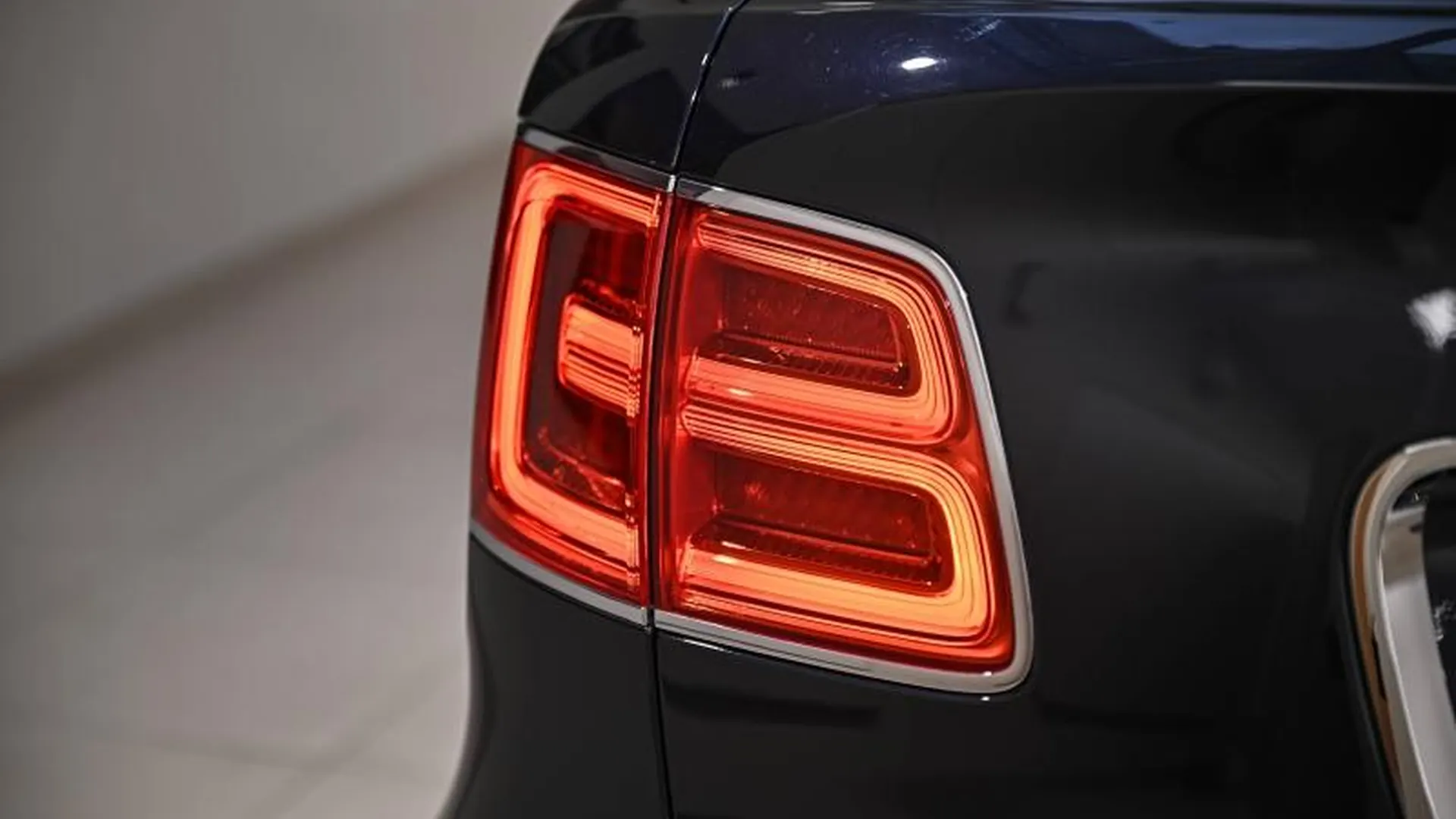Bentley Bentayga — photo 6