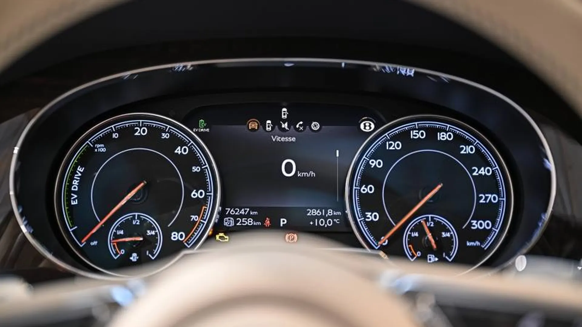 Bentley Bentayga — photo 25