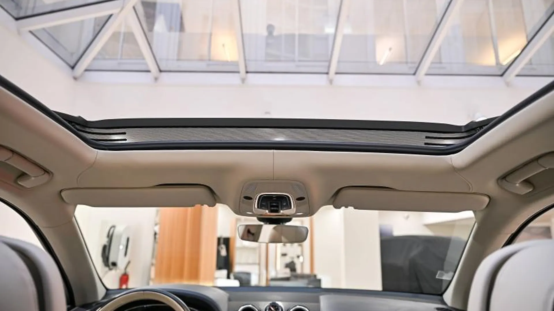 Bentley Bentayga — photo 21
