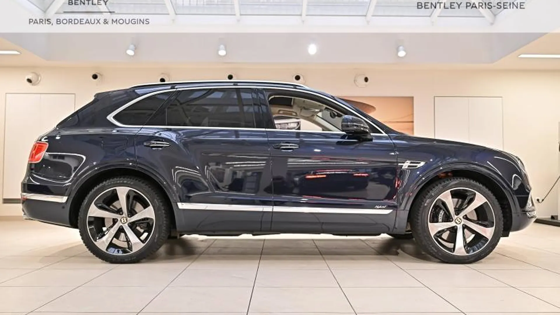 Bentley Bentayga — photo 3