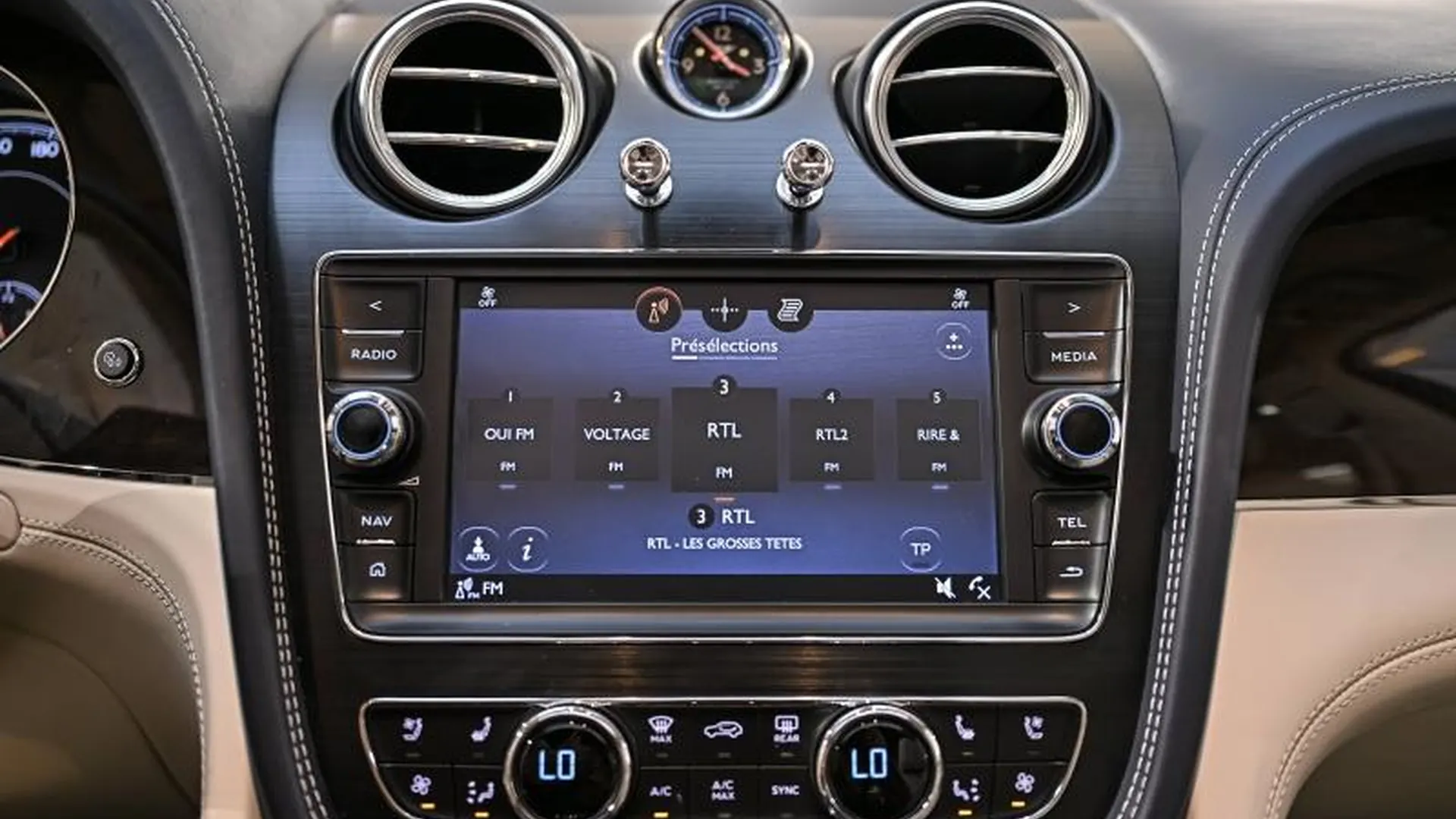 Bentley Bentayga — photo 29
