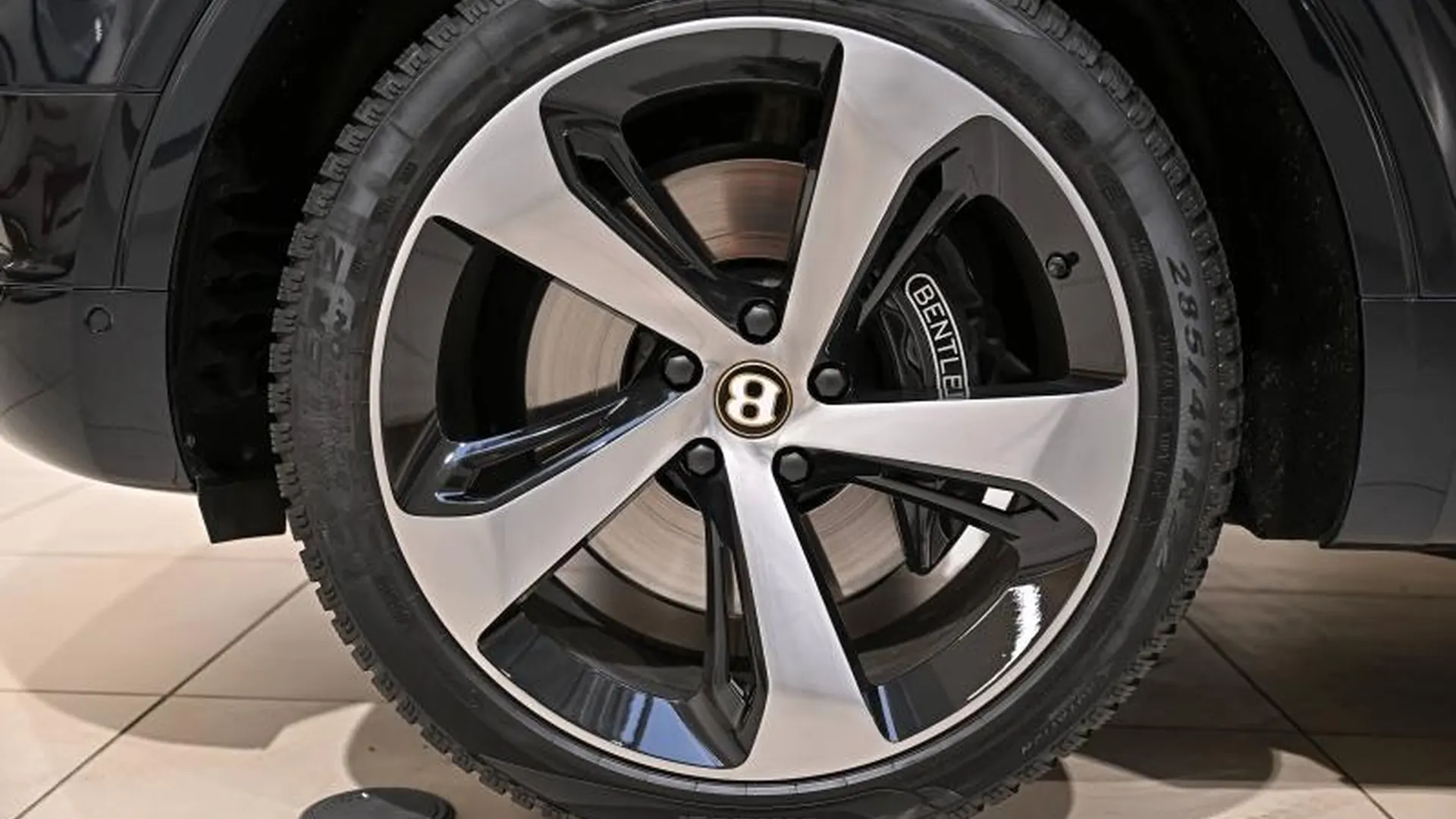 Bentley Bentayga — photo 12