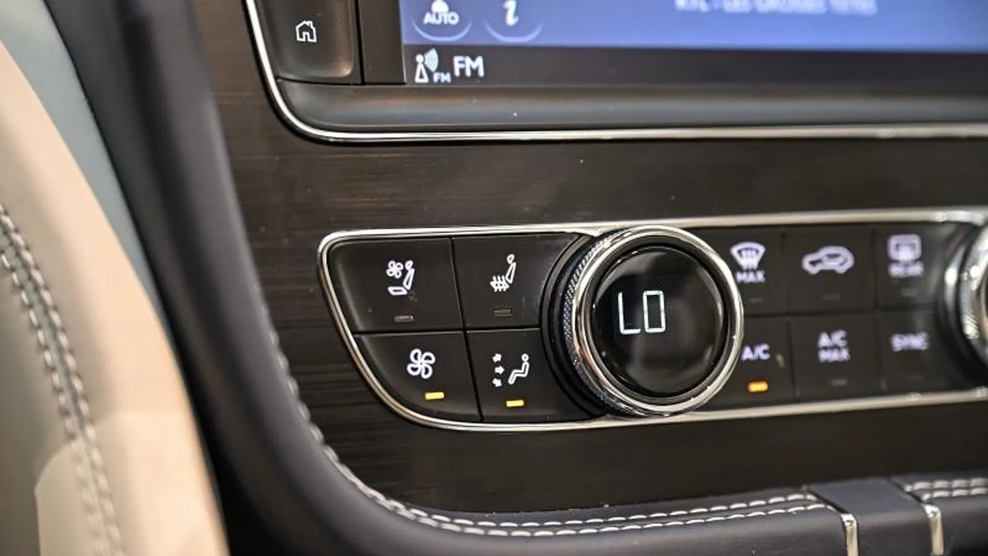Bentley Bentayga — photo 32