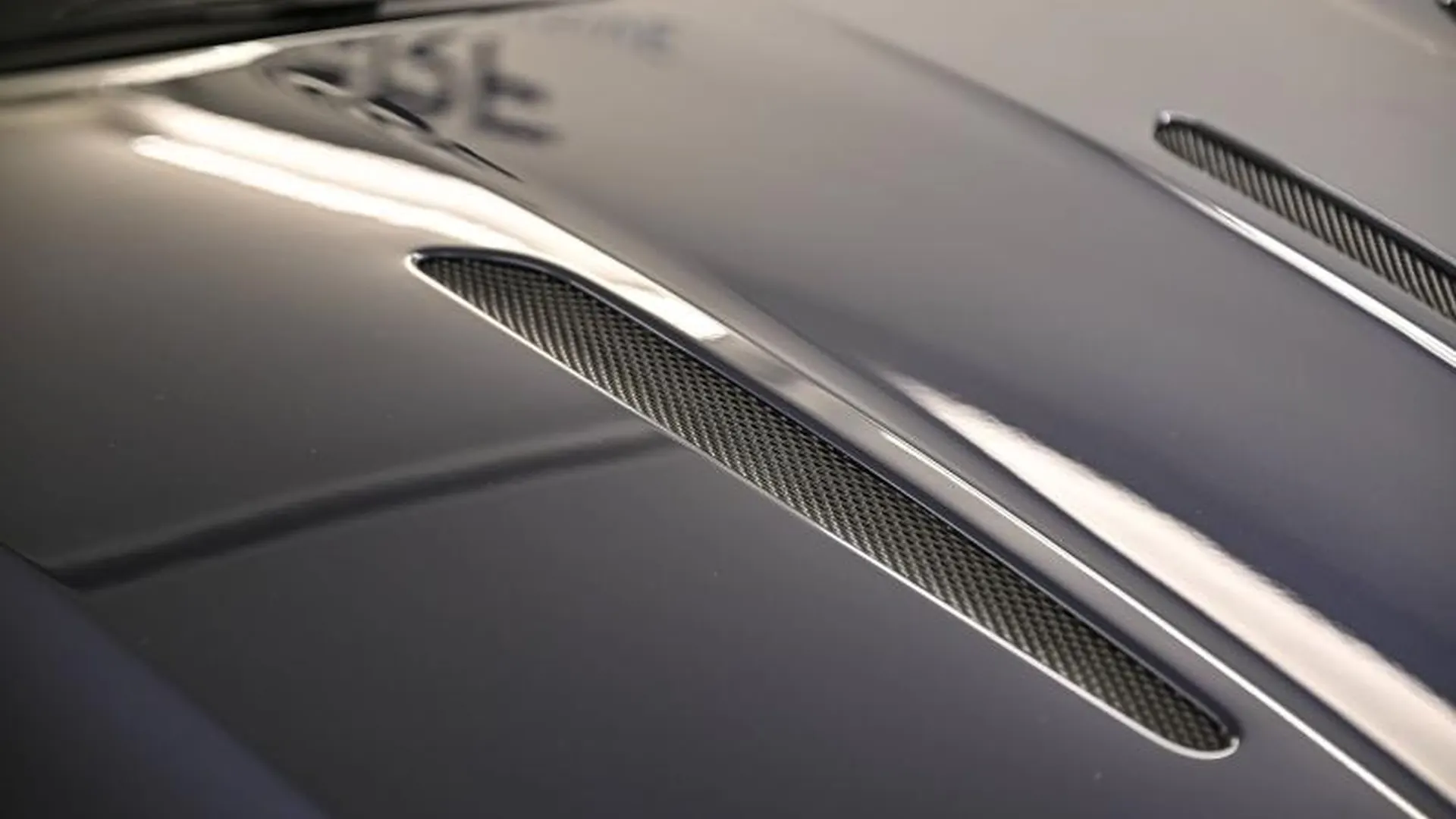 Aston Martin DB11 — photo 8