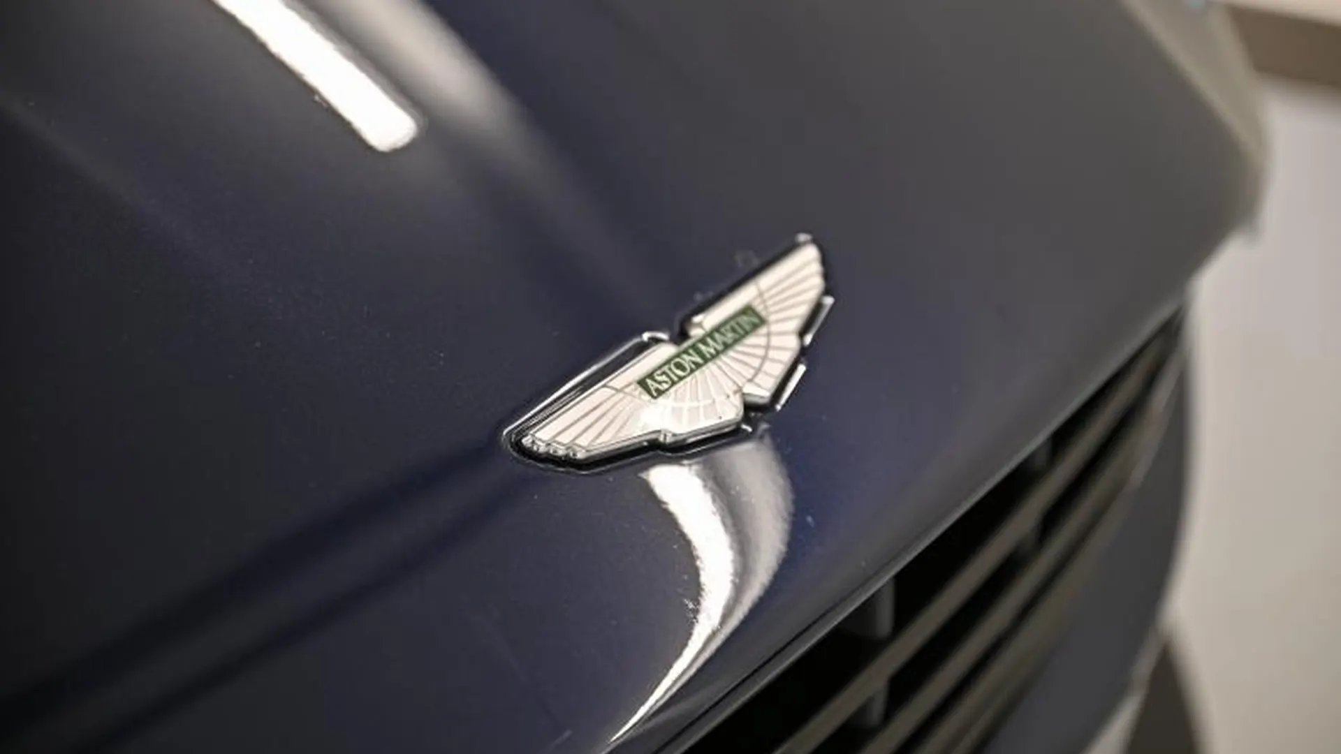 Aston Martin DB11 — photo 6