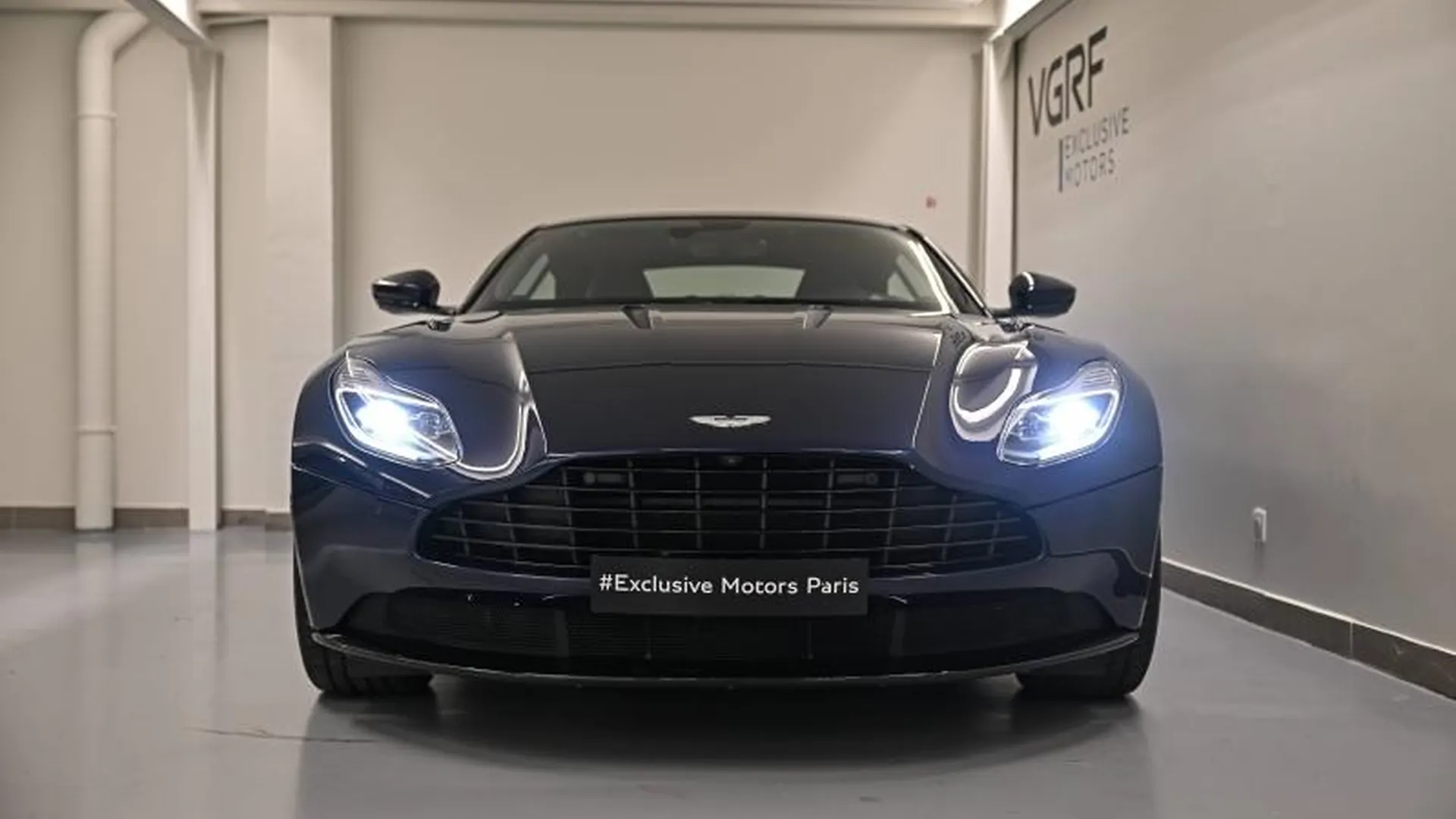 Aston Martin DB11 — photo 5