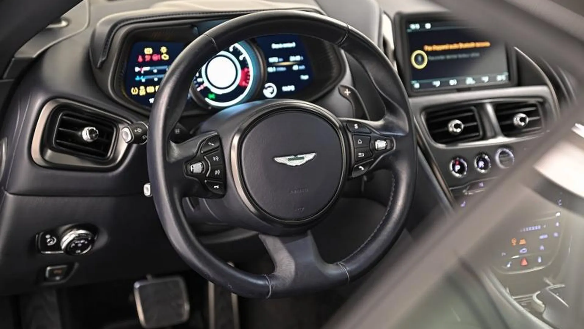 Aston Martin DB11 — photo 14