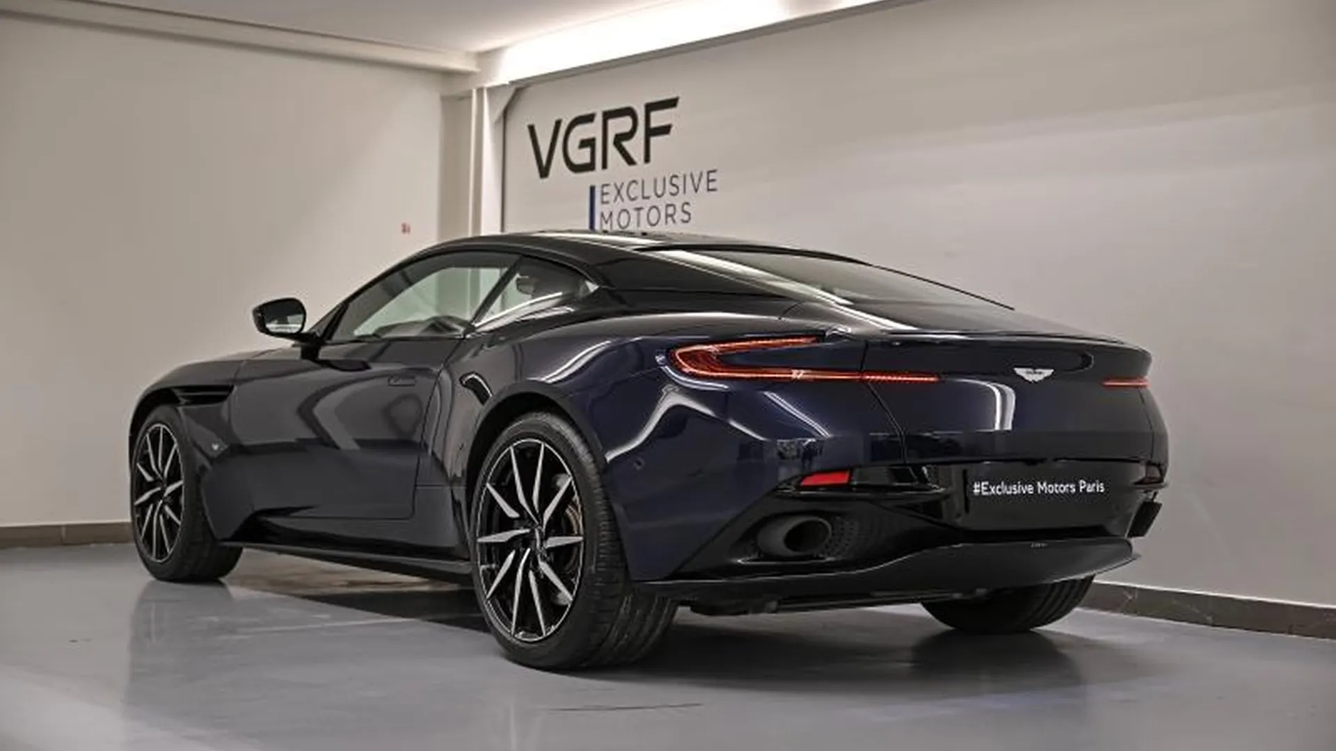 Aston Martin DB11 — photo 3