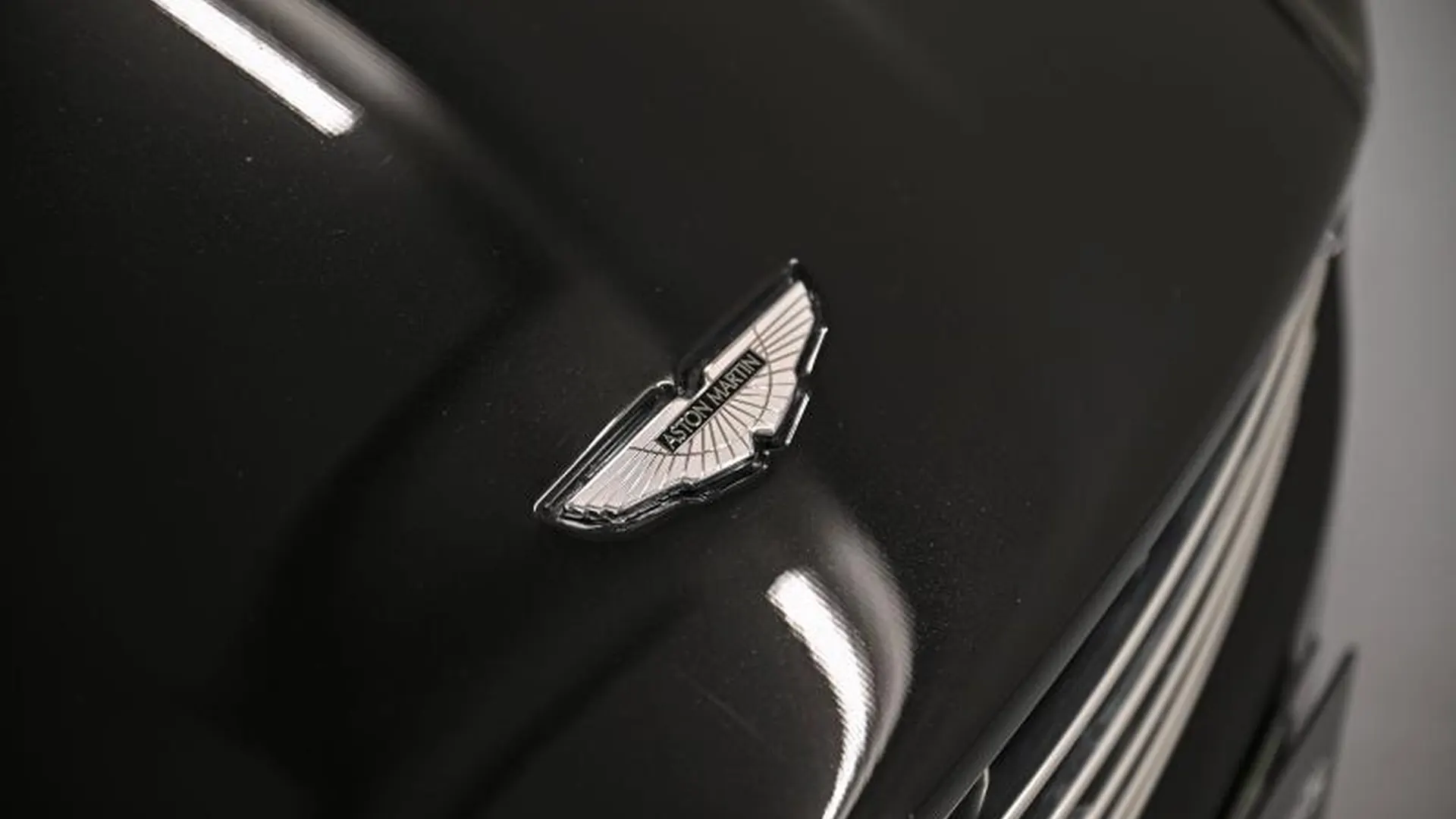 Aston Martin DBS Volante — photo 6