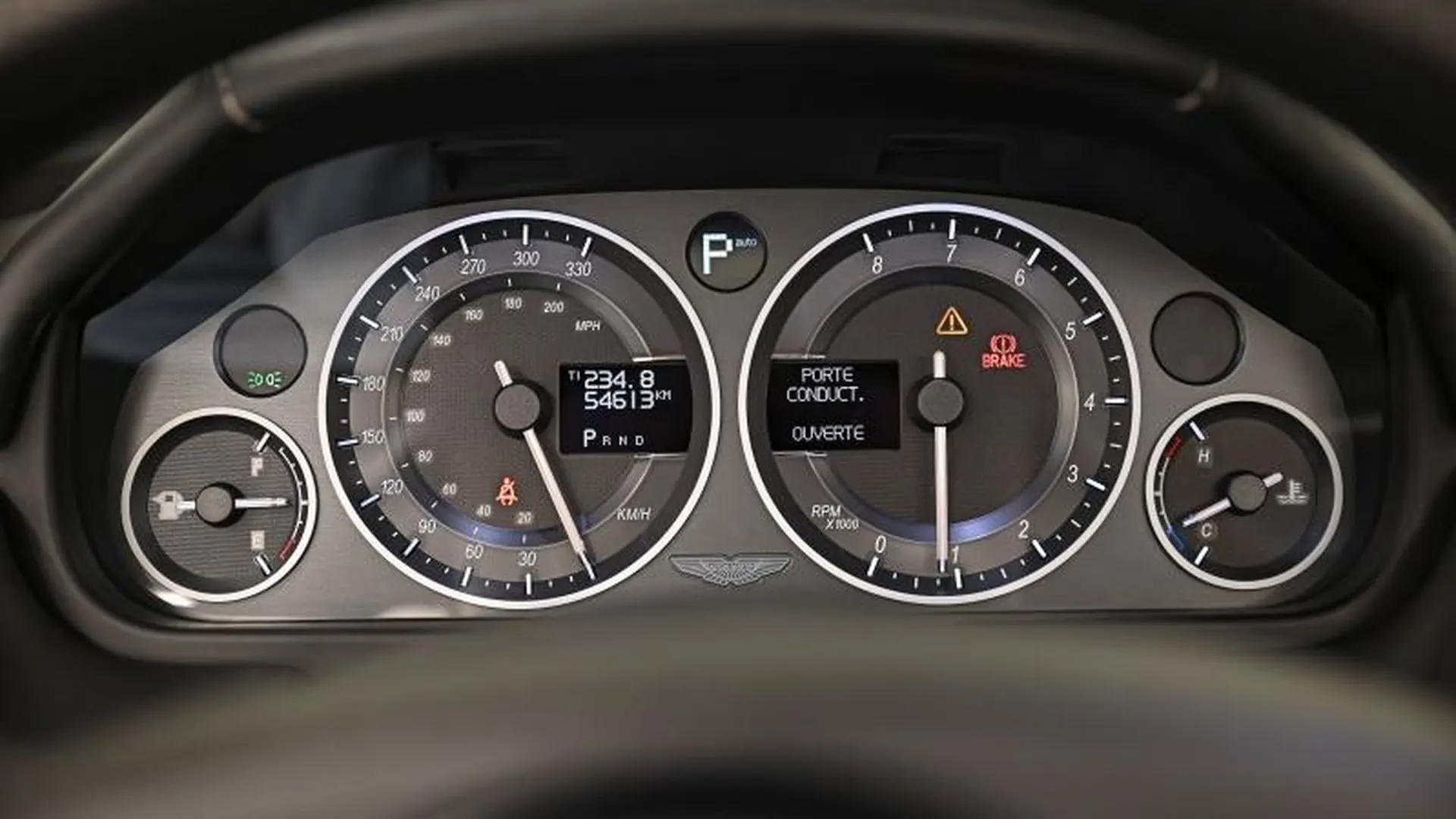 Aston Martin DBS Volante — photo 22