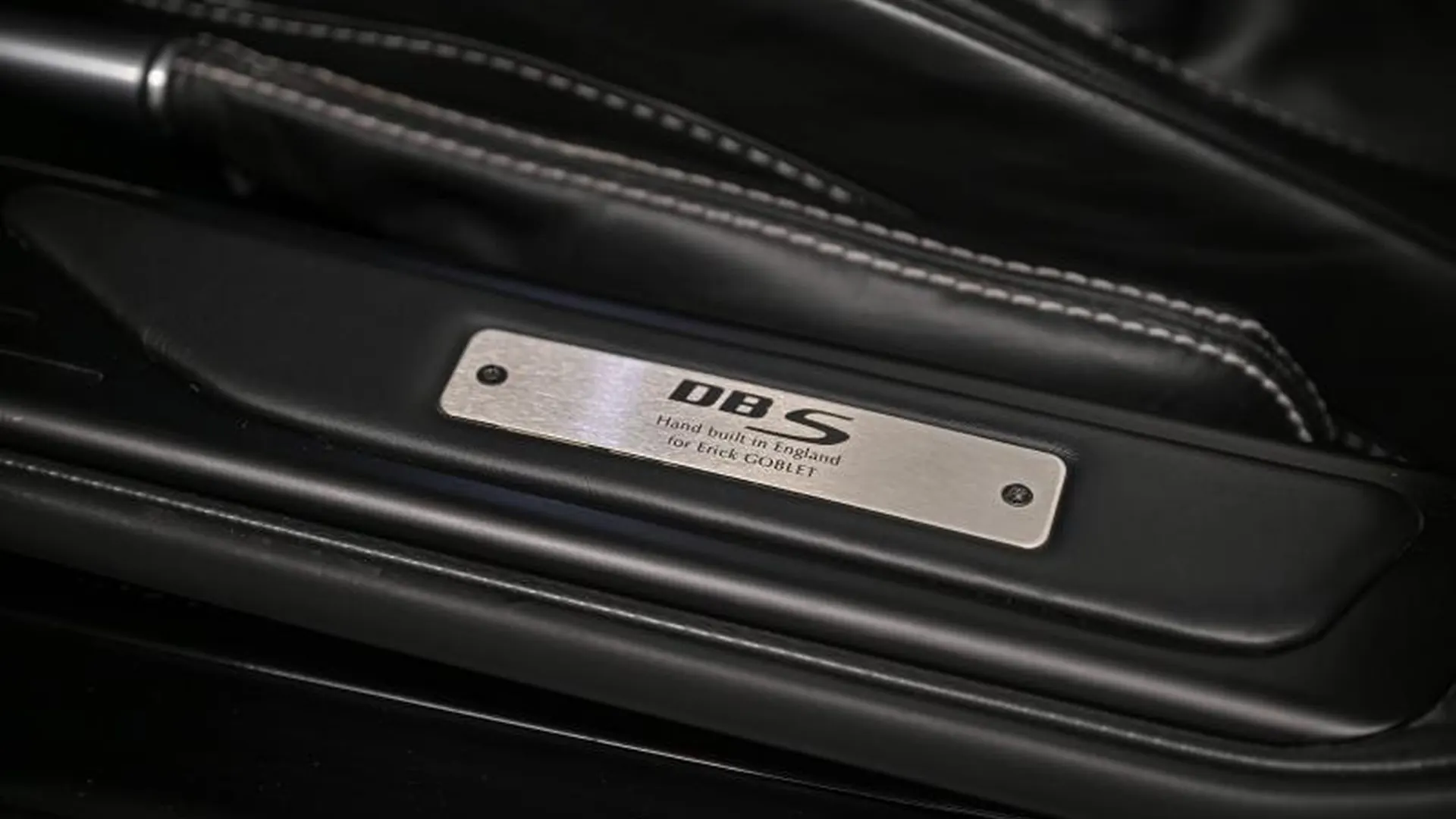Aston Martin DBS Volante — photo 21