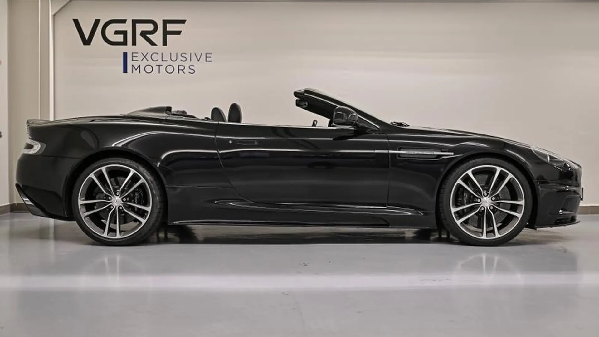 Aston Martin DBS Volante — photo 2