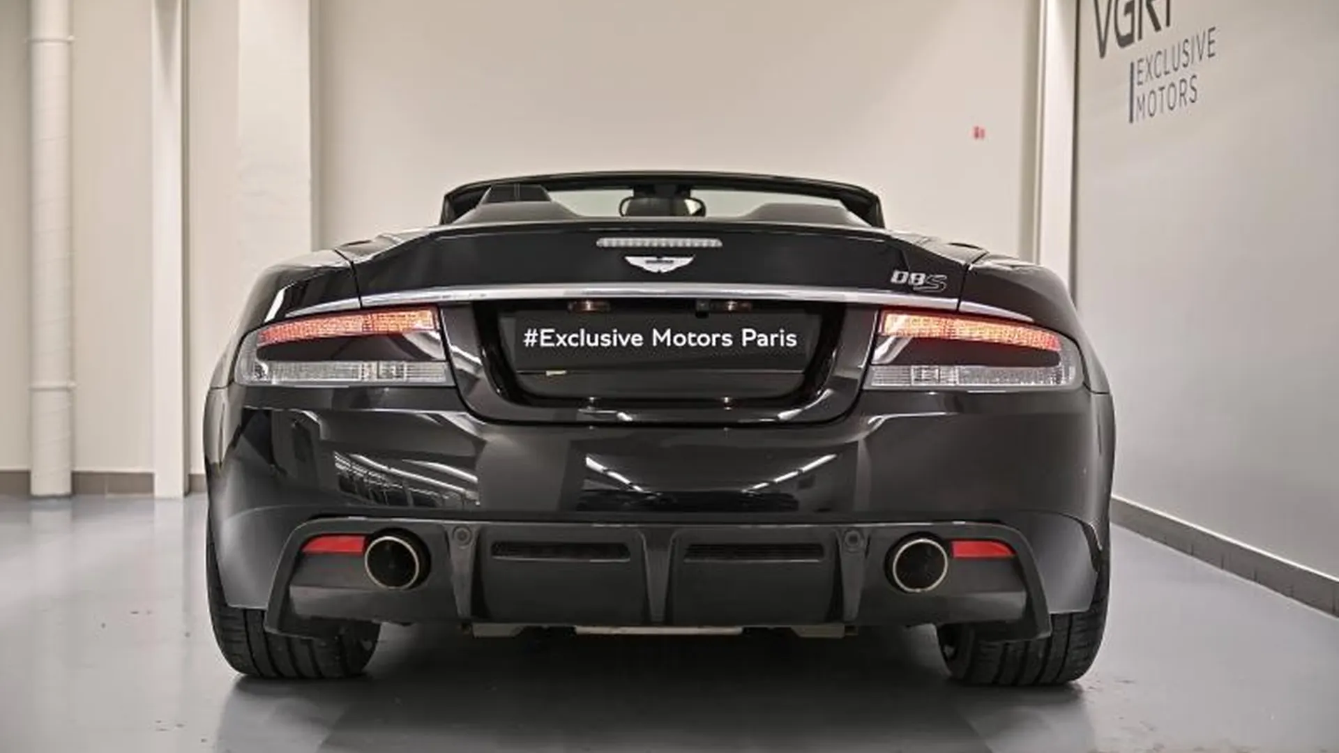 Aston Martin DBS Volante — photo 5