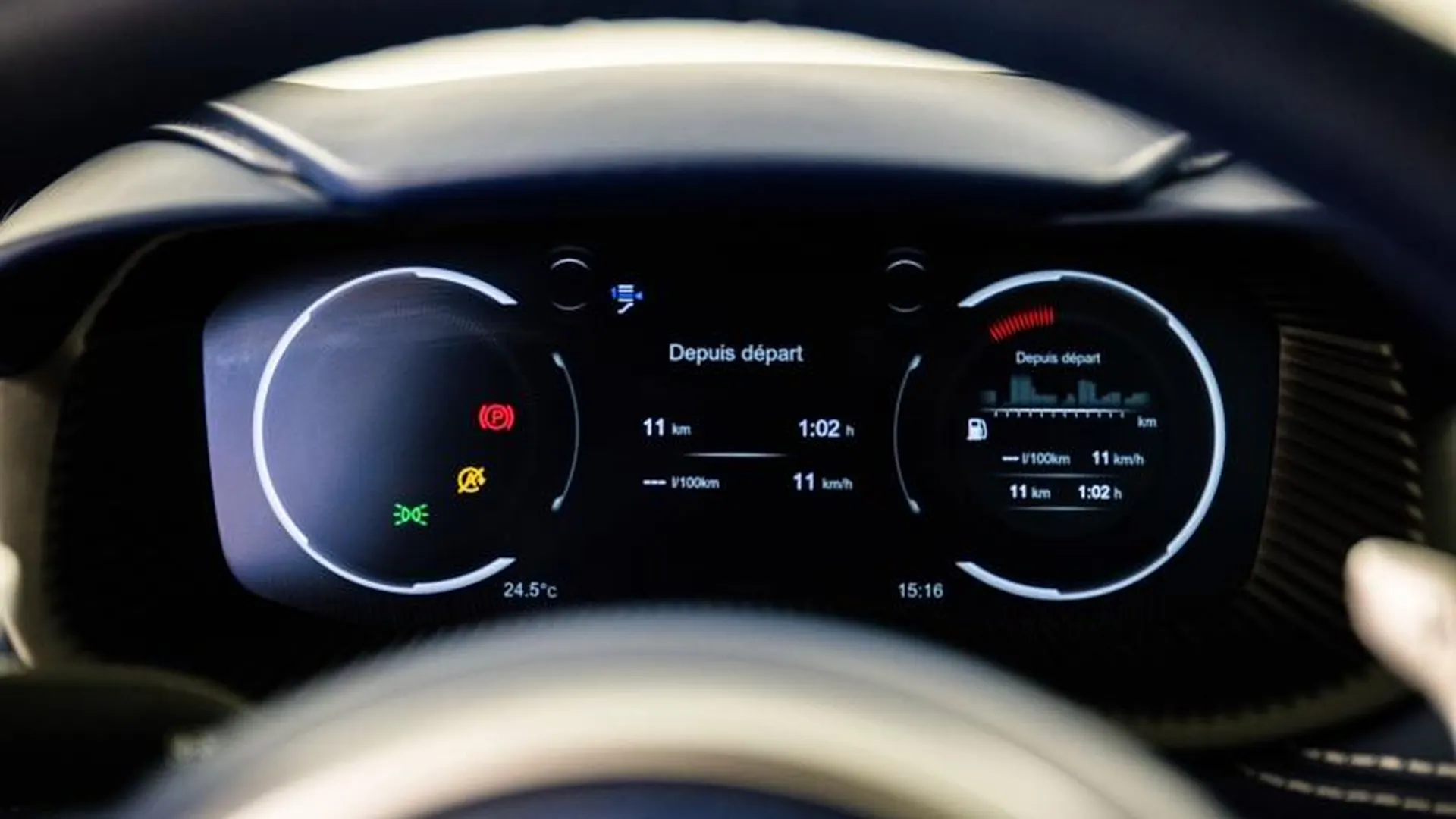 Aston Martin DBX — photo 28