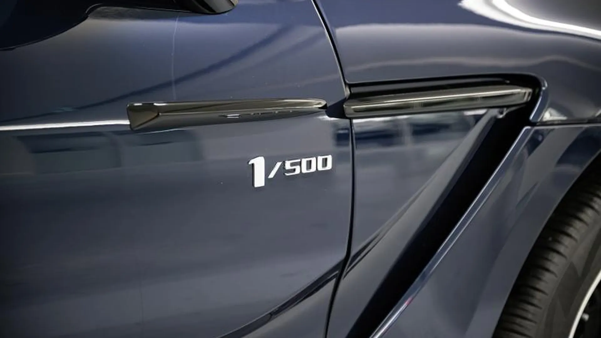 Aston Martin DBX — photo 9