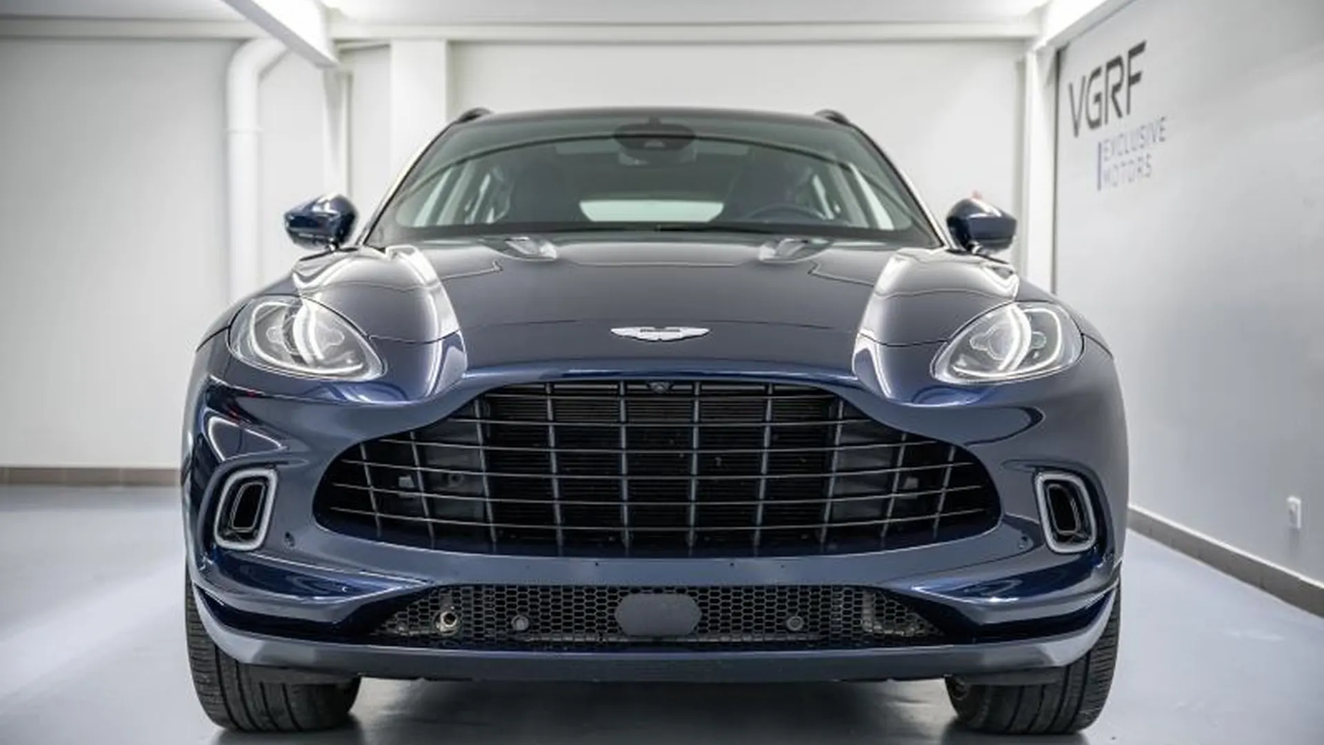 Aston Martin DBX — photo 5