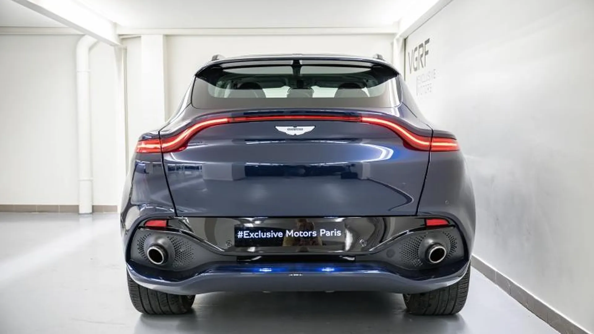 Aston Martin DBX — photo 4