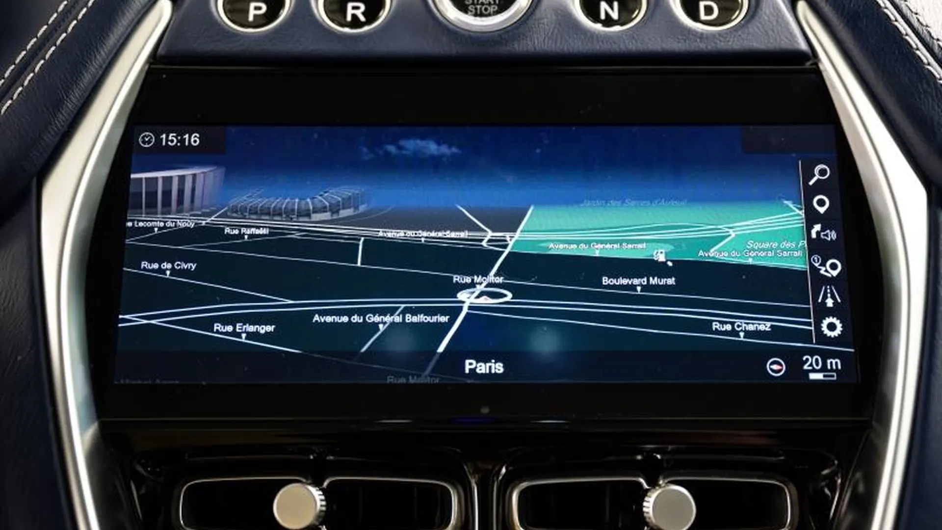 Aston Martin DBX — photo 32