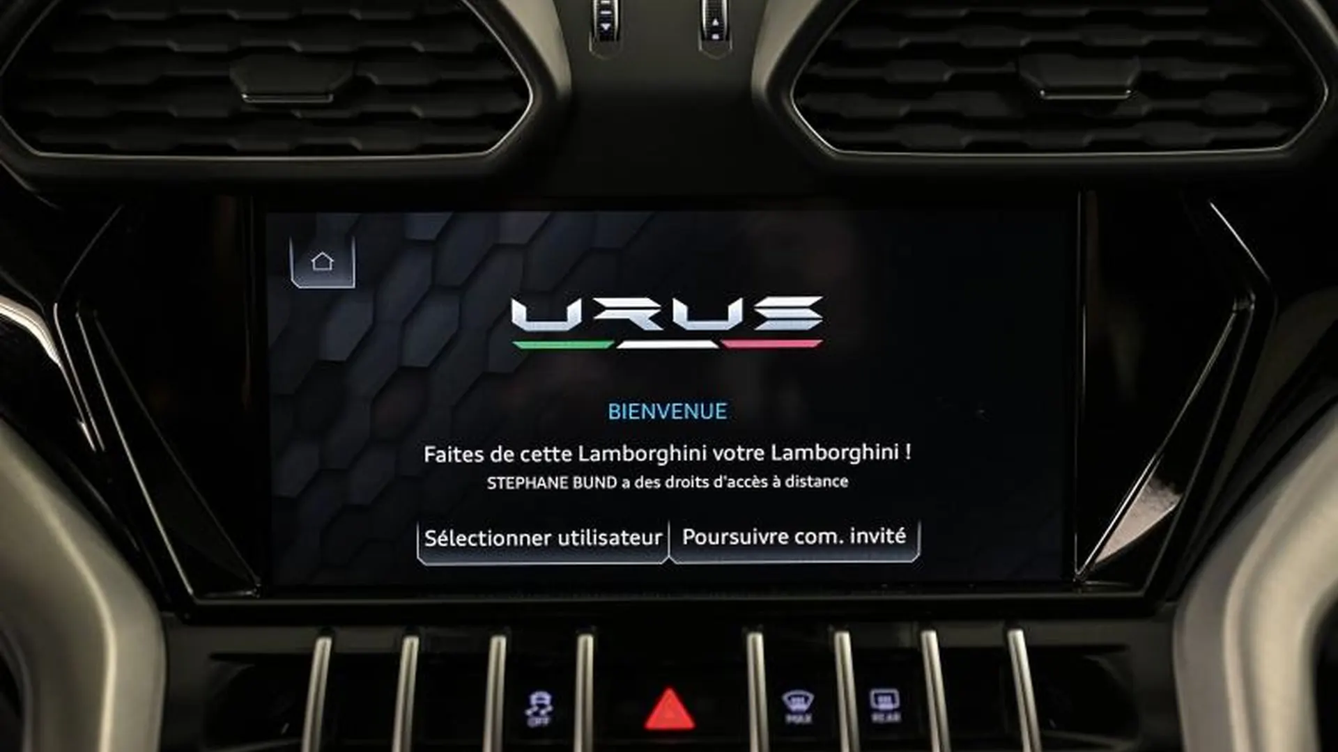 Lamborghini Urus — photo 34