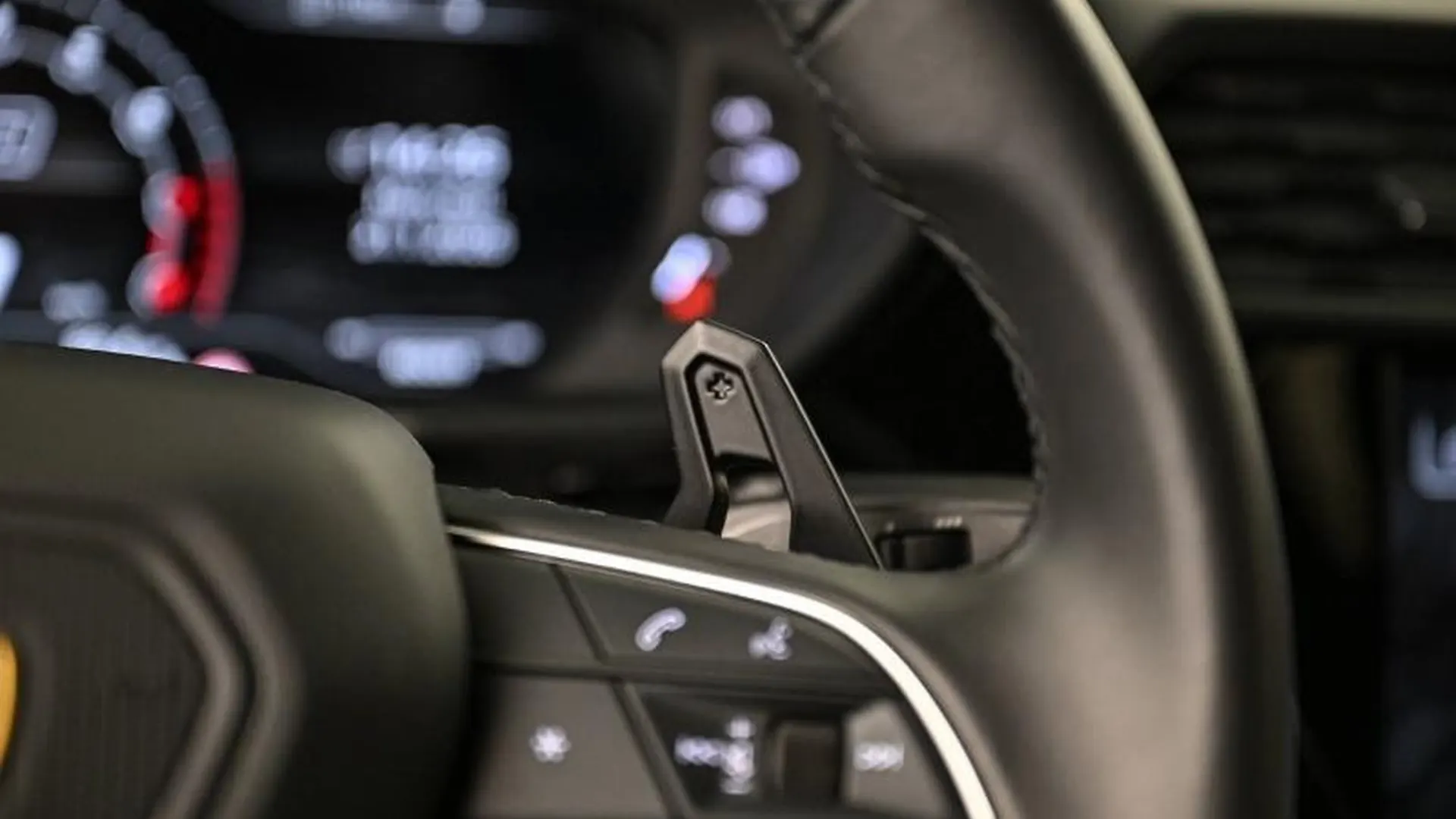 Lamborghini Urus — photo 31