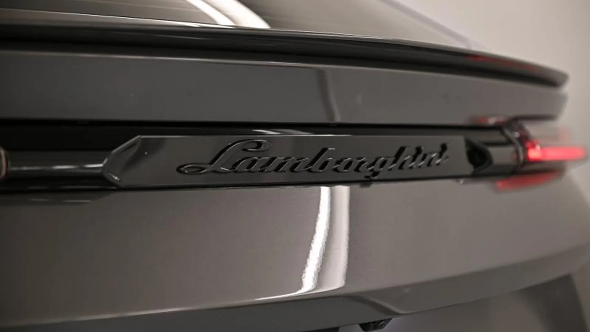 Lamborghini Urus — photo 8