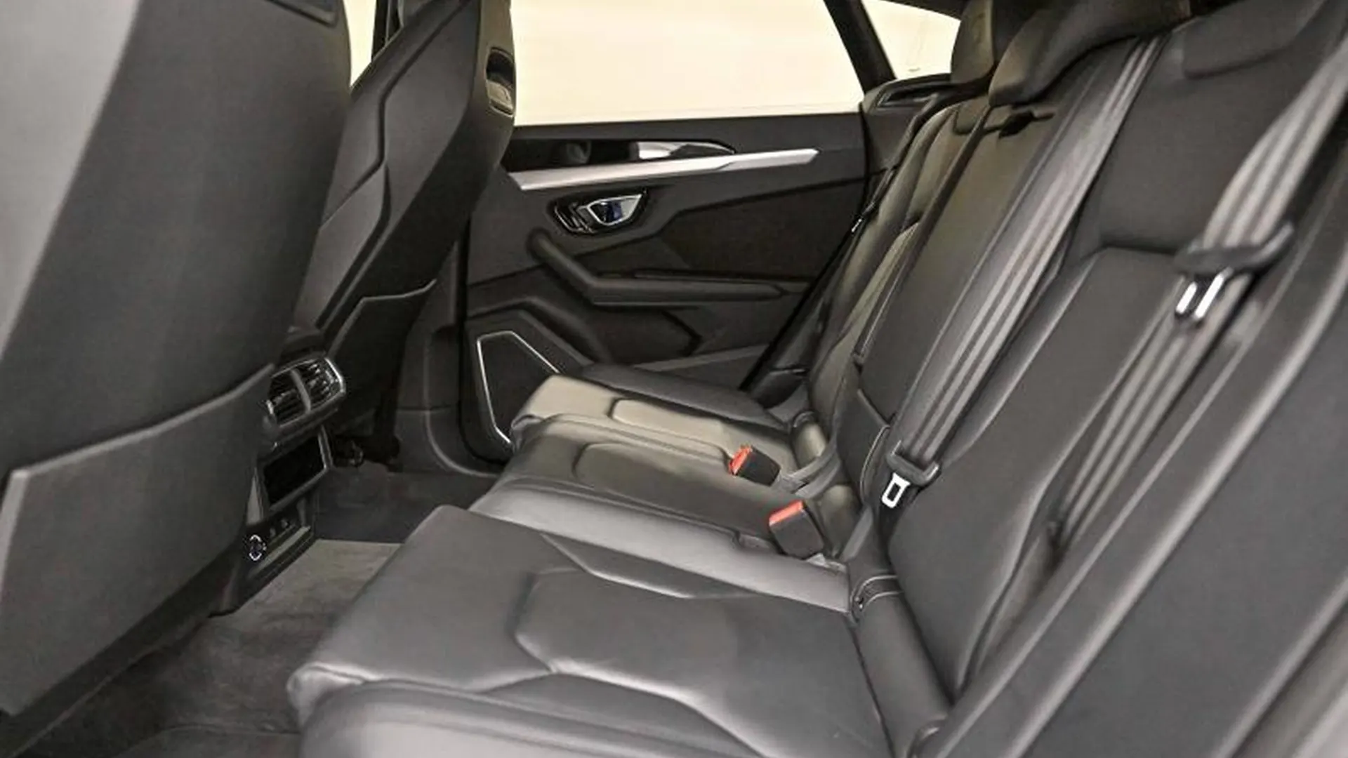Lamborghini Urus — photo 24