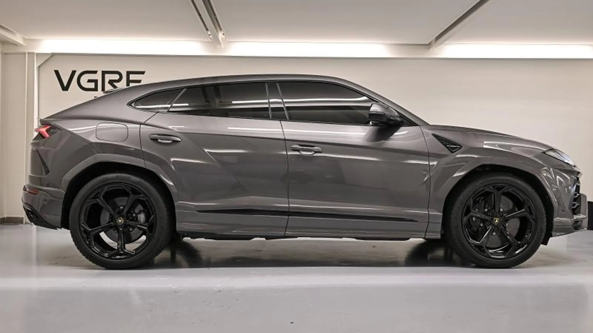 Lamborghini Urus — photo 2