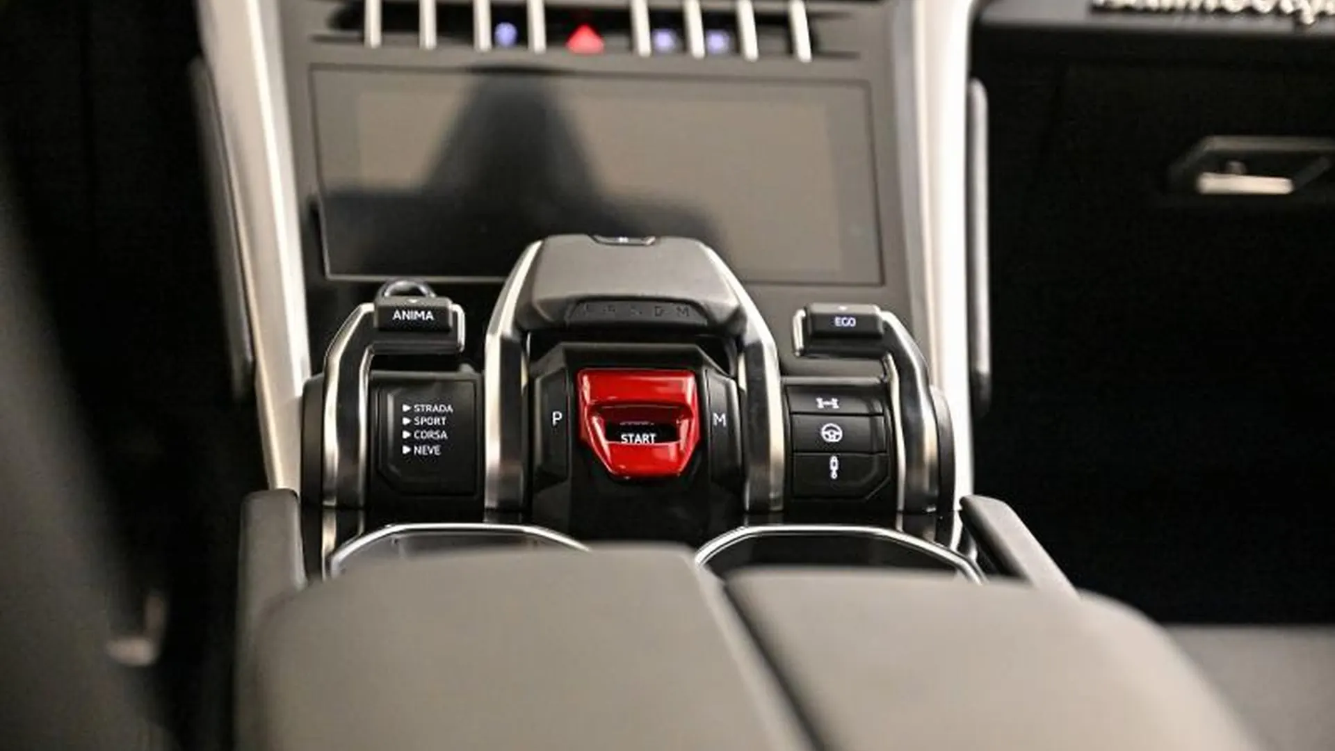 Lamborghini Urus — photo 25