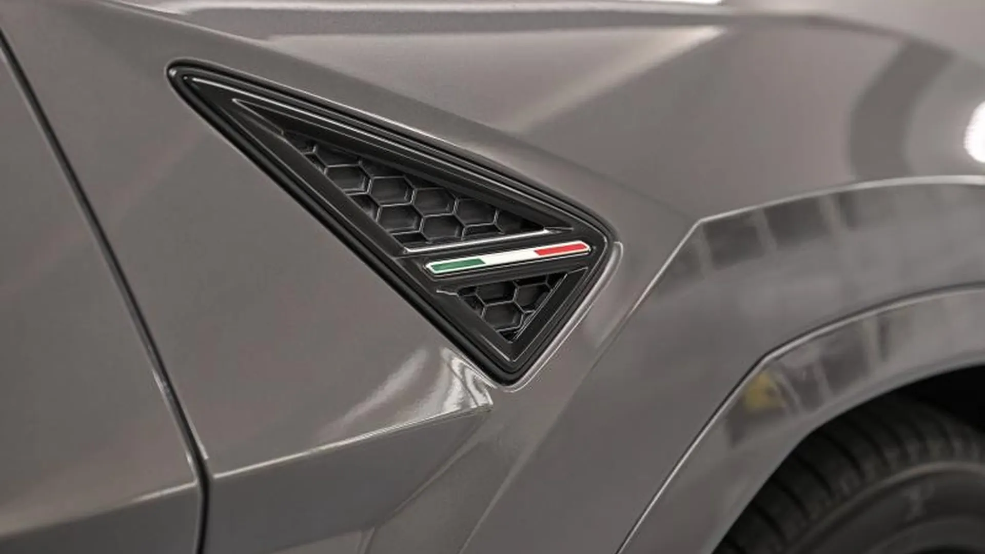 Lamborghini Urus — photo 13