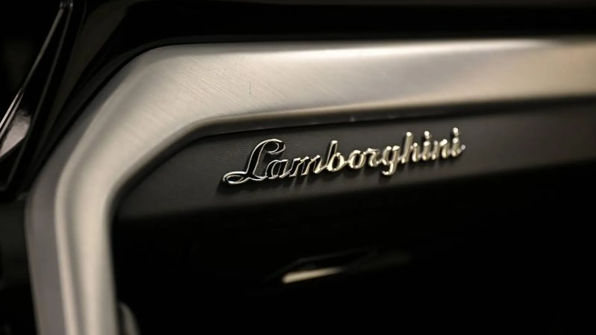 Lamborghini Urus — photo 33