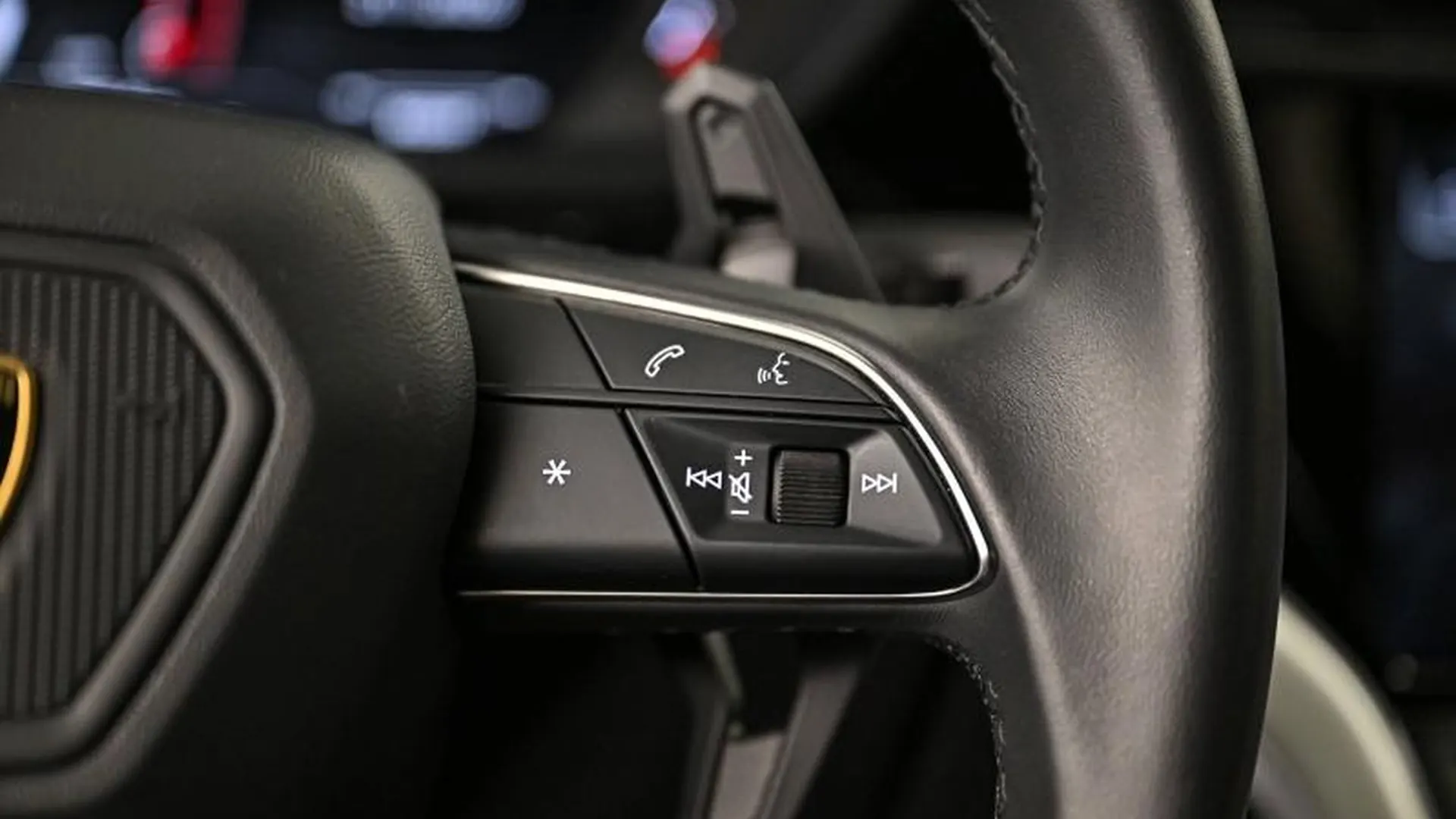 Lamborghini Urus — photo 30