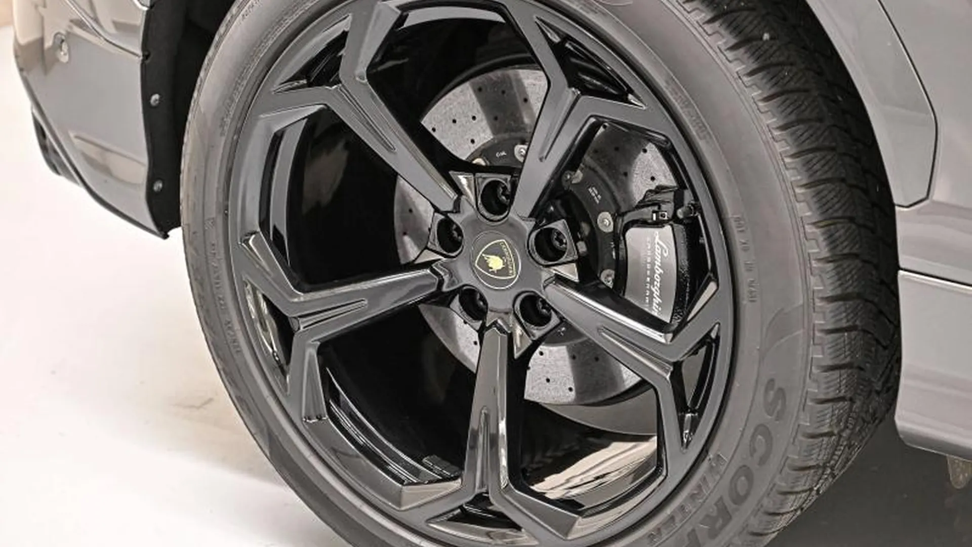 Lamborghini Urus — photo 10