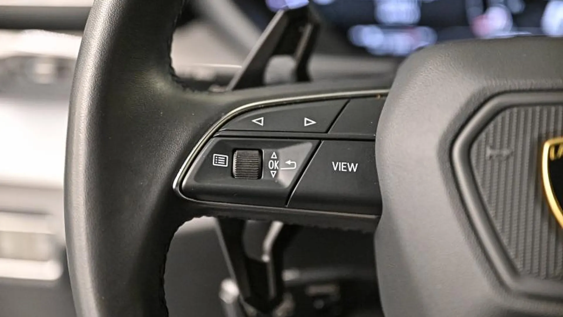 Lamborghini Urus — photo 29