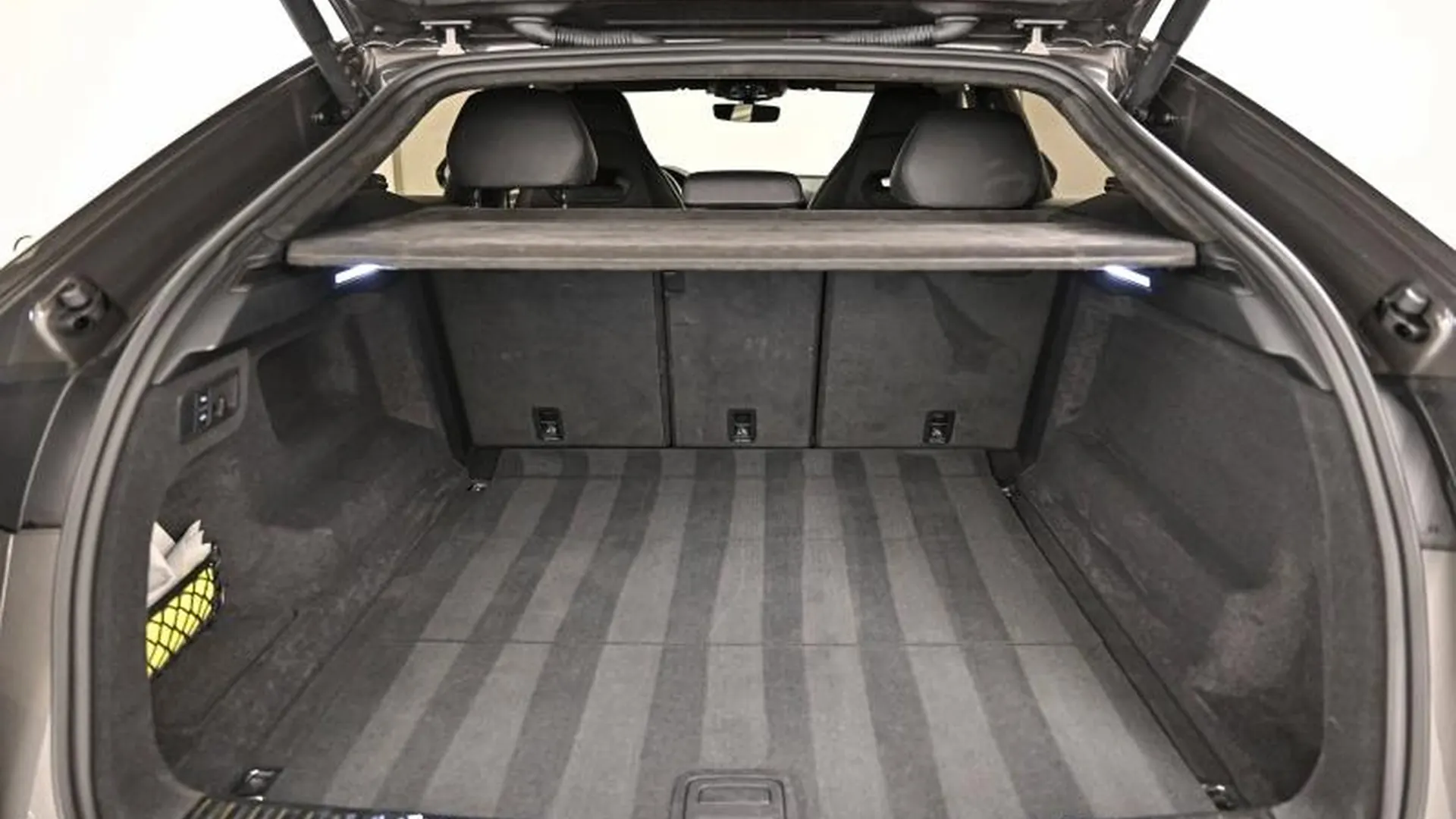Lamborghini Urus — photo 20