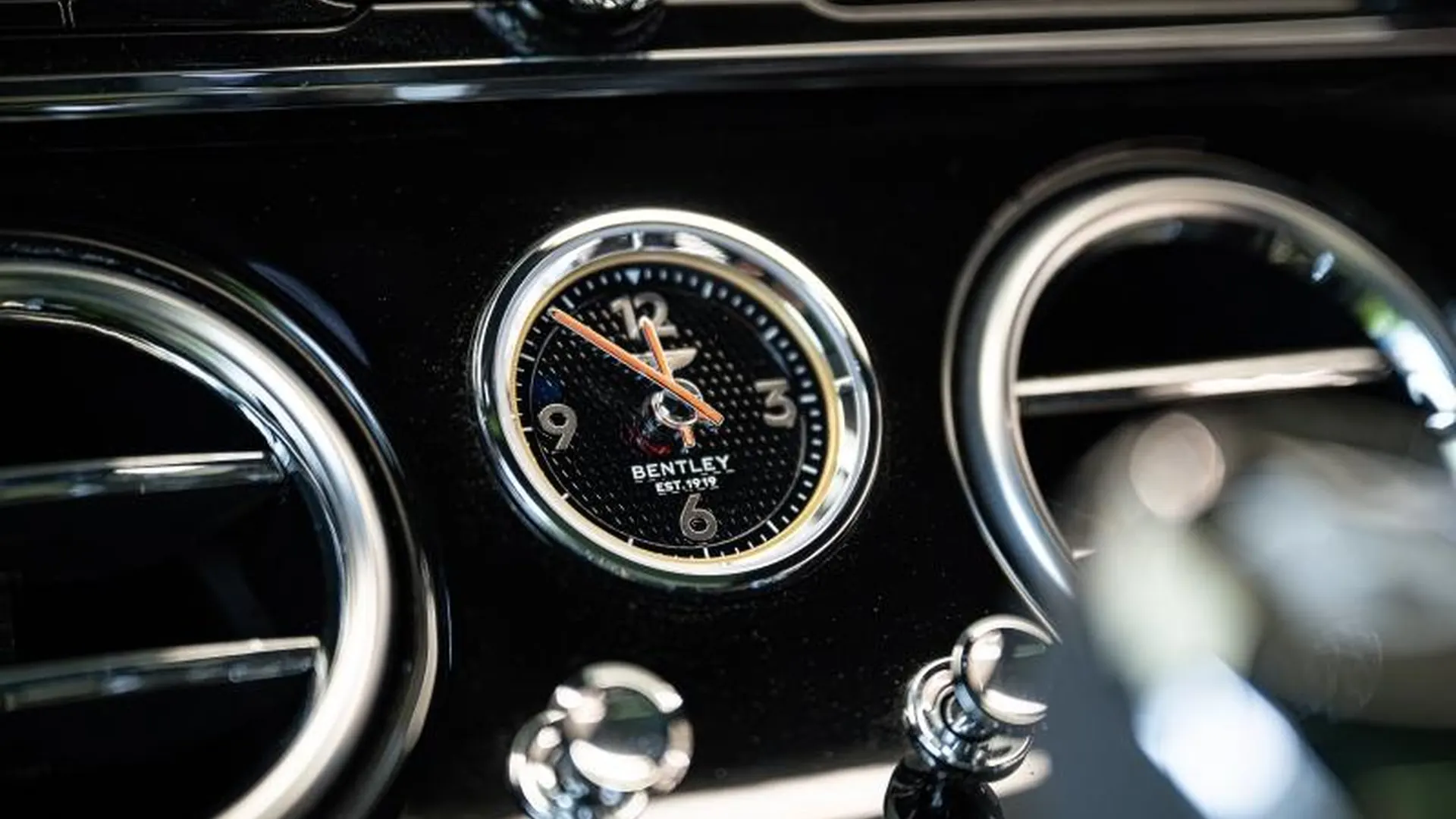 Bentley Continental — photo 18