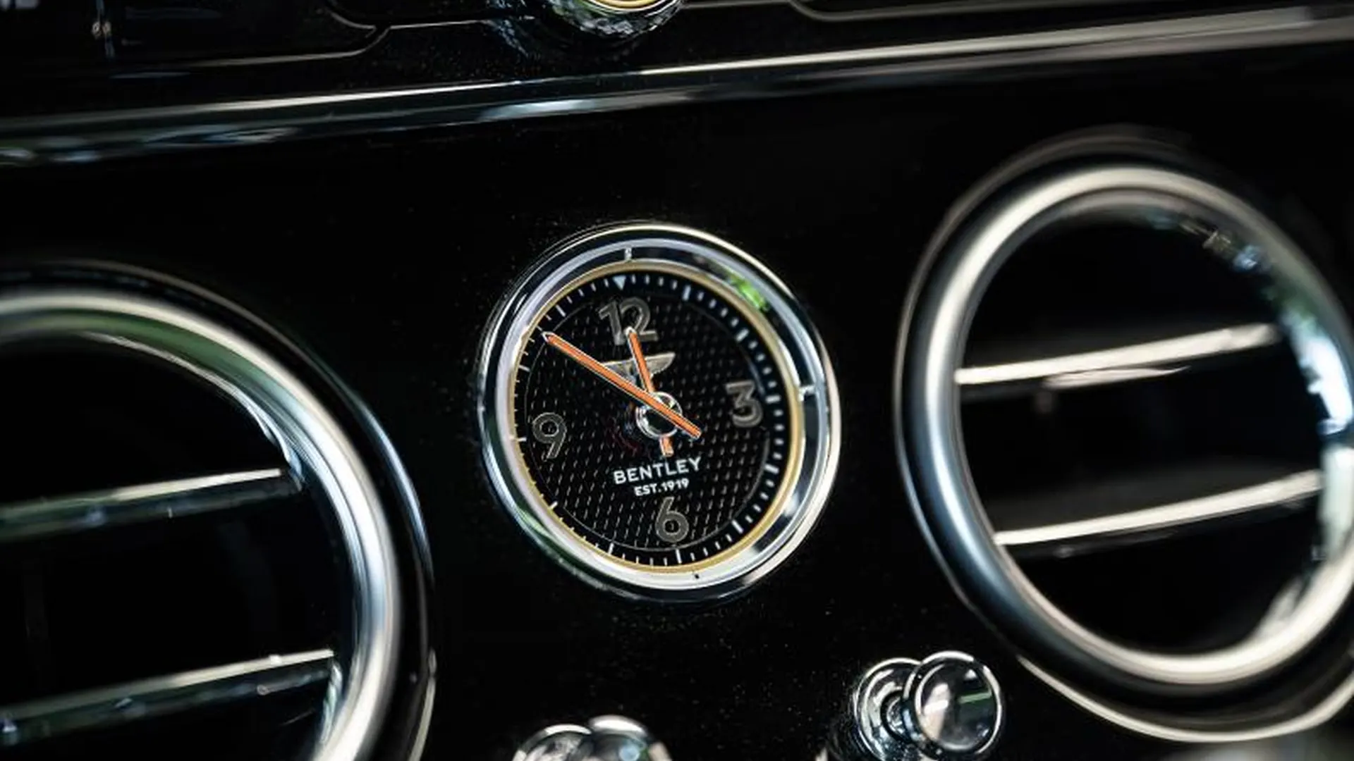 Bentley Continental — photo 19