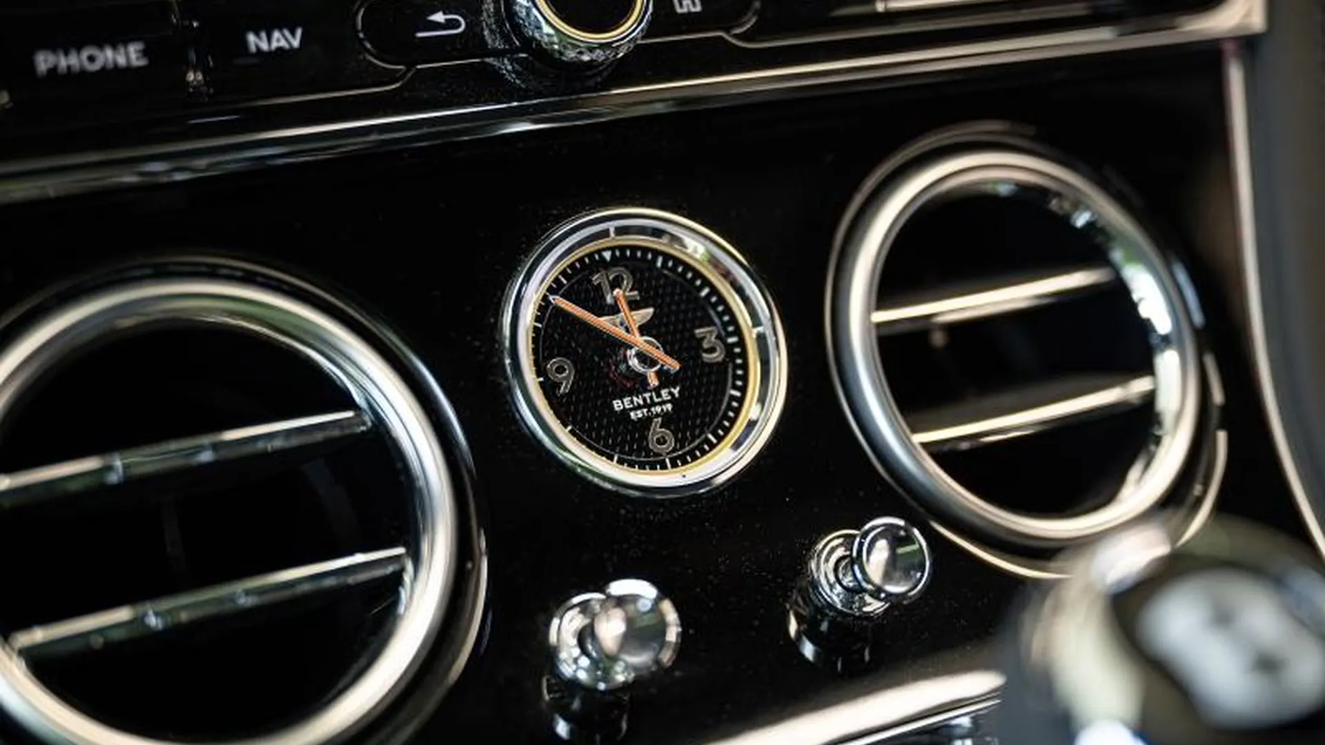 Bentley Continental — photo 29