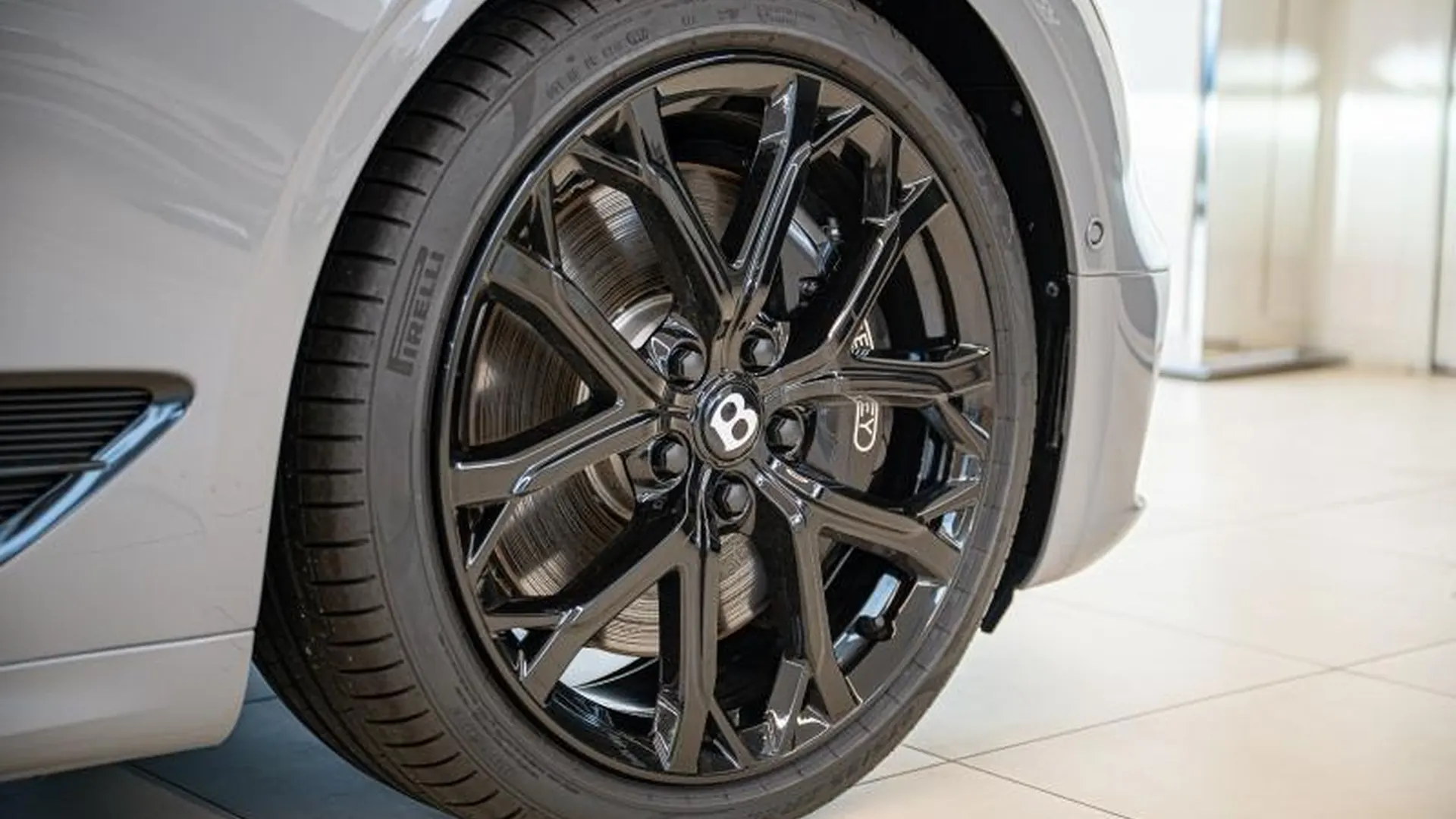 Bentley Continental — photo 30