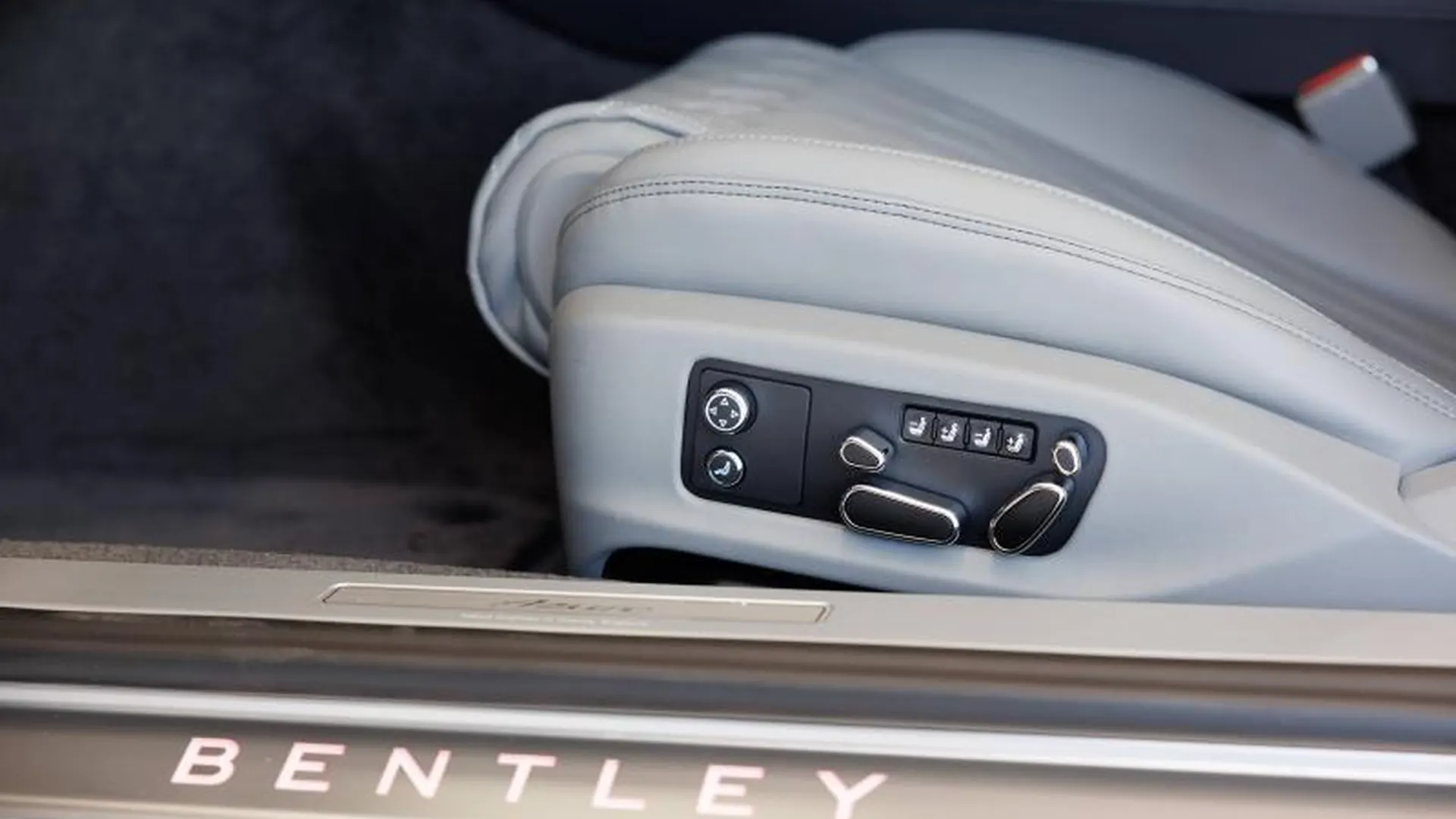 Bentley CONTINENTAL GT AZURE — photo 39