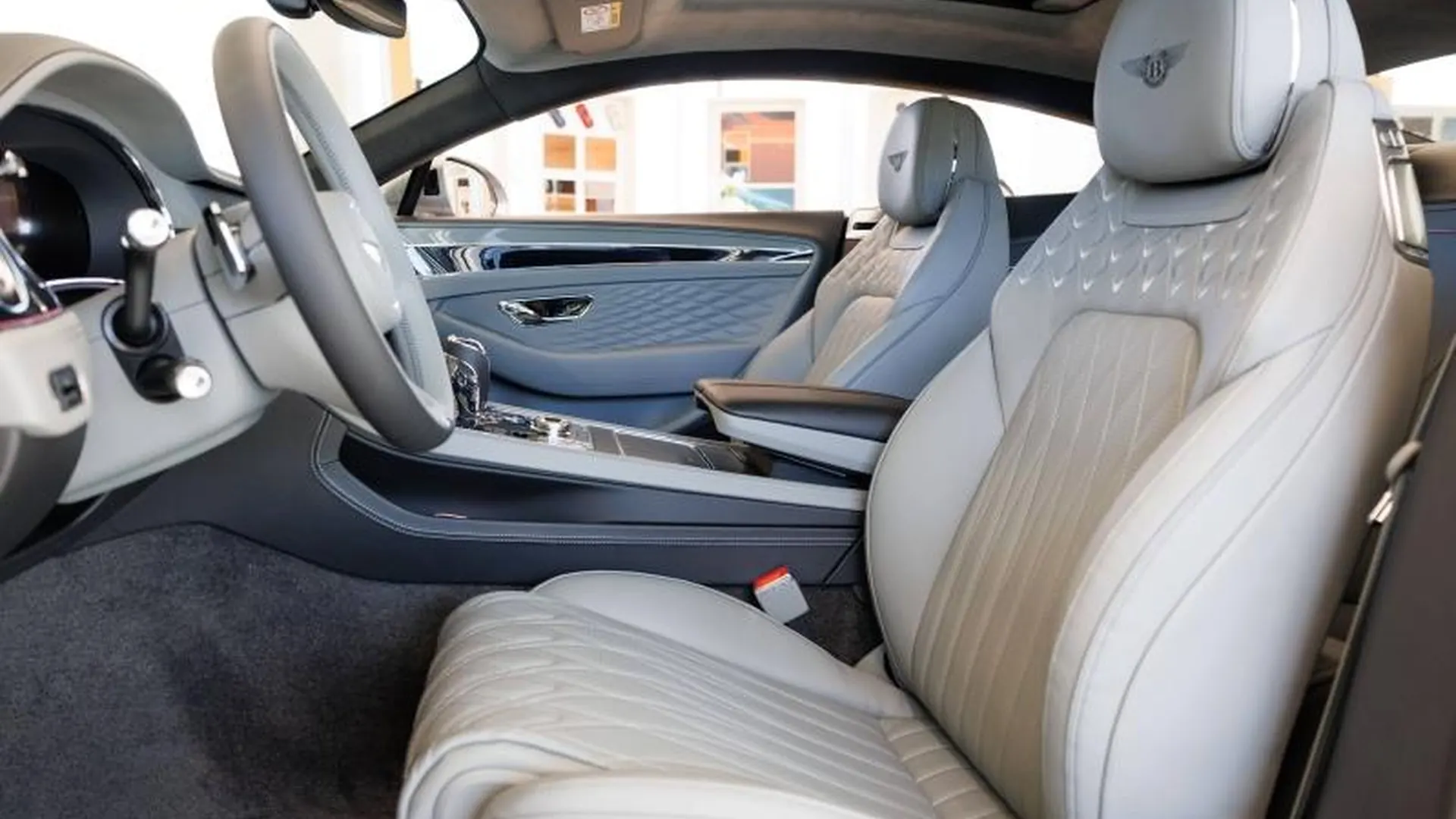 Bentley CONTINENTAL GT AZURE — photo 17