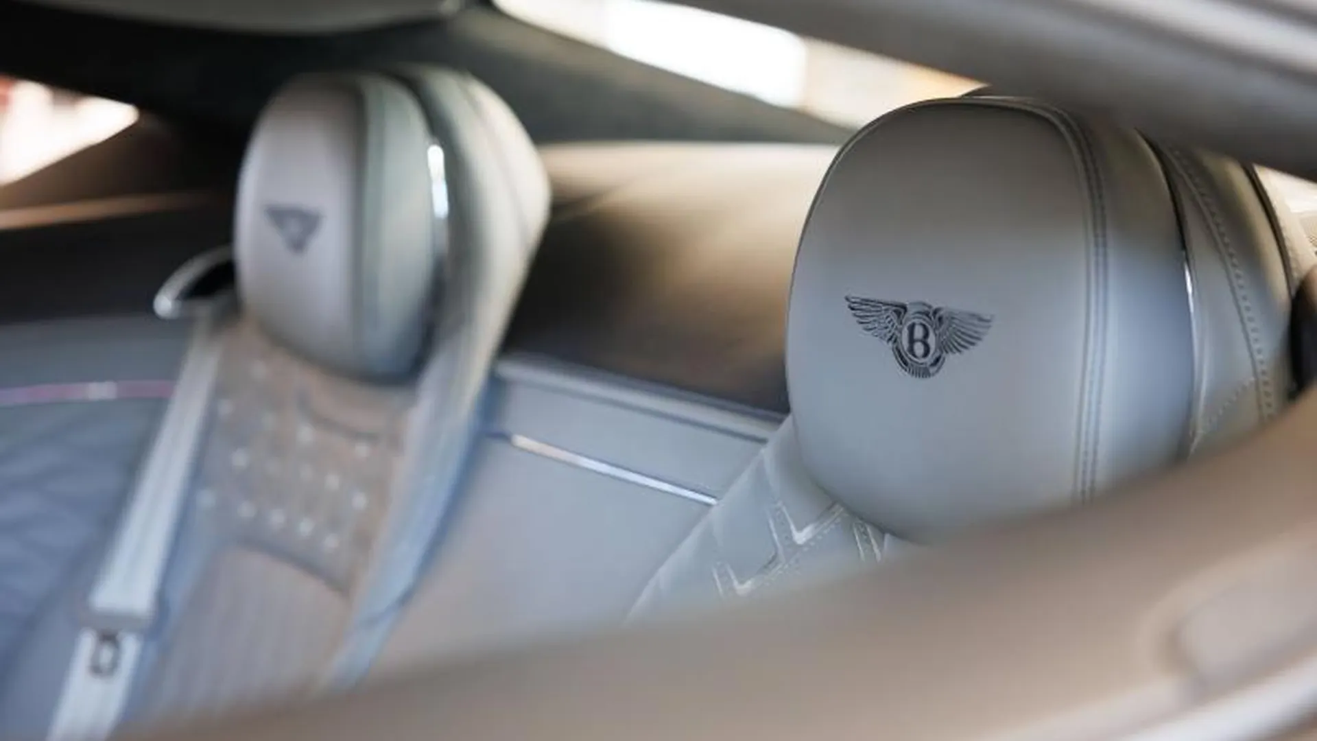 Bentley CONTINENTAL GT AZURE — photo 25