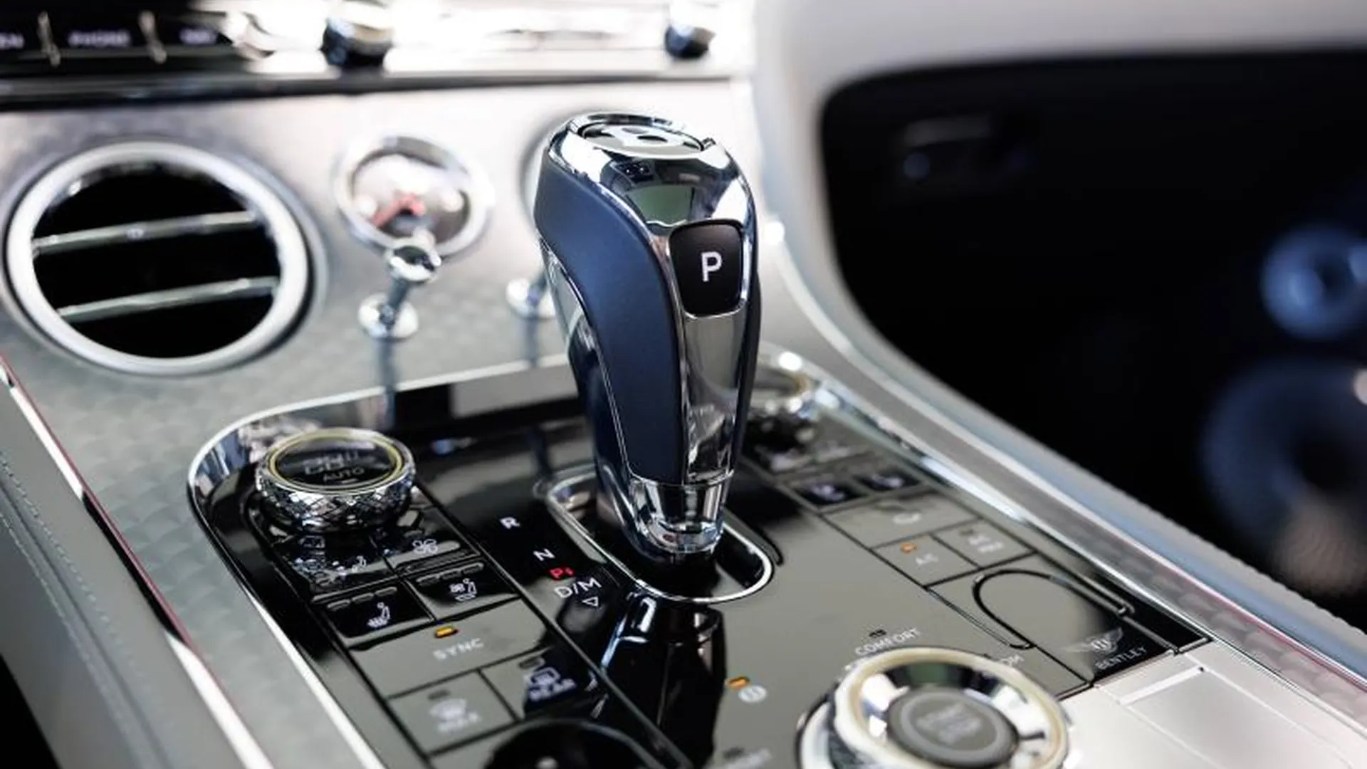Bentley CONTINENTAL GT AZURE — photo 33